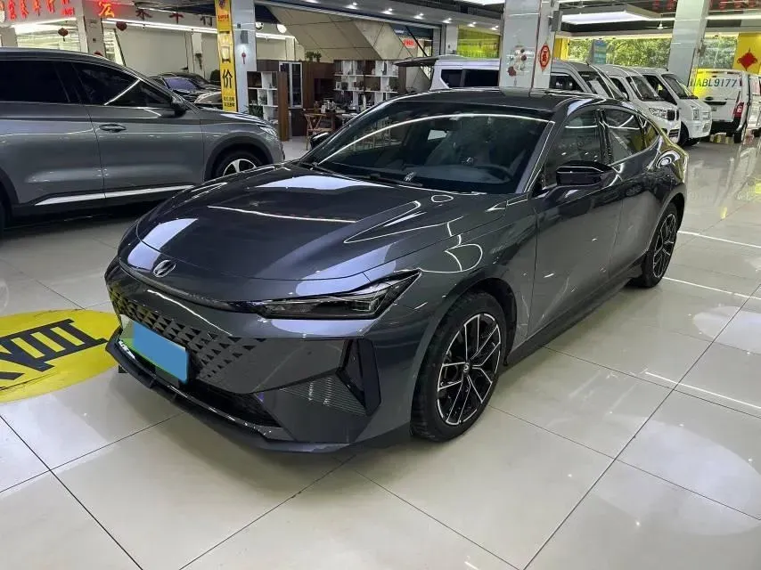 2024 ChangAn UNI-V iDD 1.5L 110HP L4 E-CVT PHEV 18.99KWH,autocango,china used car exporter,china ev exporter,chinese used car exporter,chinese used ev exporter