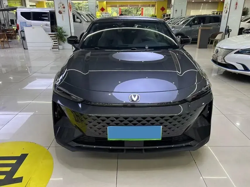 2024 ChangAn UNI-V iDD 1.5L 110HP L4 E-CVT PHEV 18.99KWH,autocango,china used car exporter,china ev exporter,chinese used car exporter,chinese used ev exporter