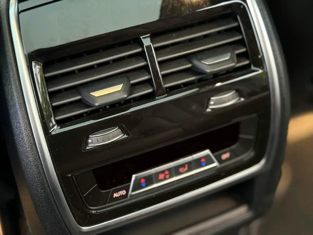 2023 BMW X7 3.0T 381HP L6 8AT,autocango,china used car exporter,china ev exporter,chinese used car exporter,chinese used ev exporter