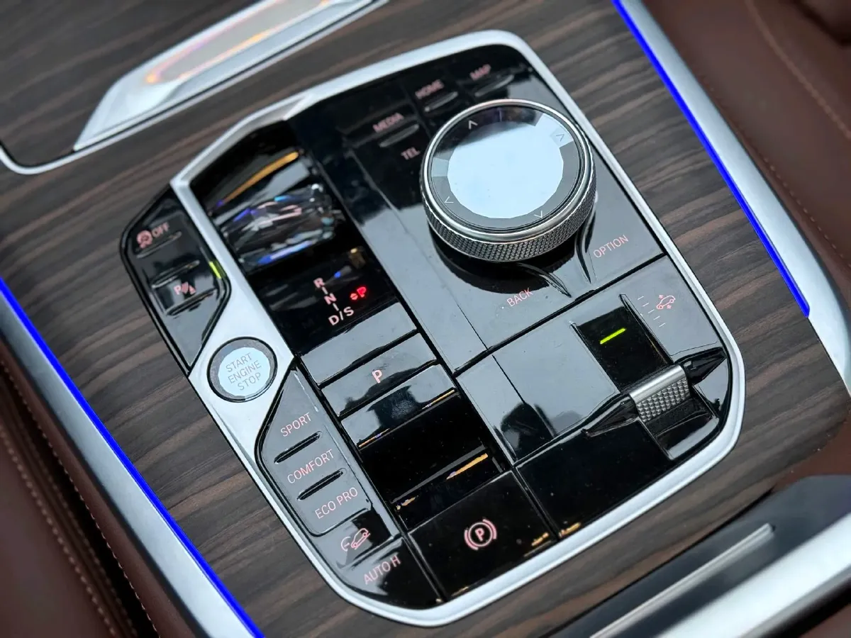 2023 BMW X7 3.0T 381HP L6 8AT,autocango,china used car exporter,china ev exporter,chinese used car exporter,chinese used ev exporter