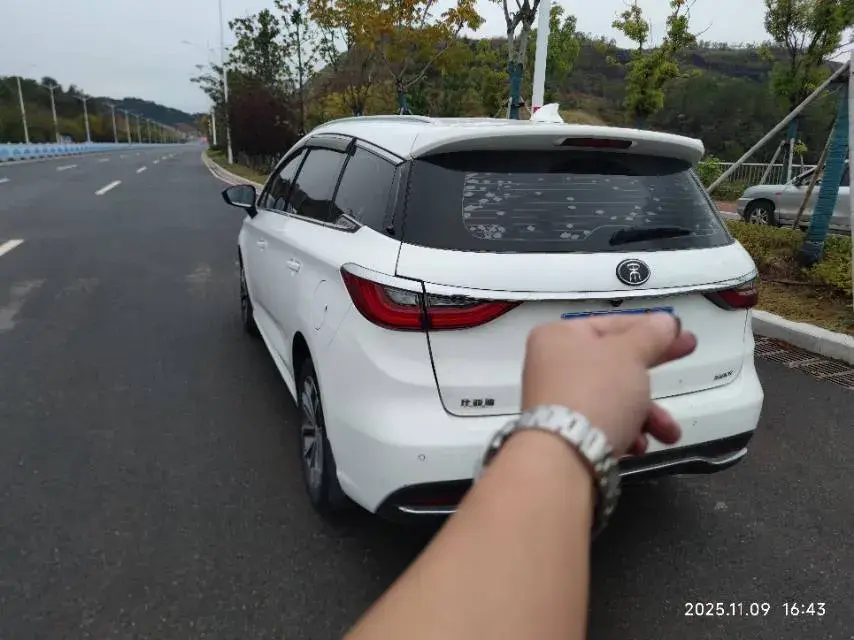 2019 BYD SONG thumbnail 3