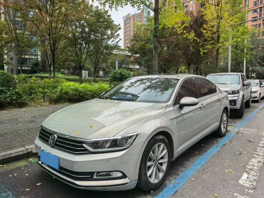 2019 VOLKSWAGEN MAGOTAN view 1