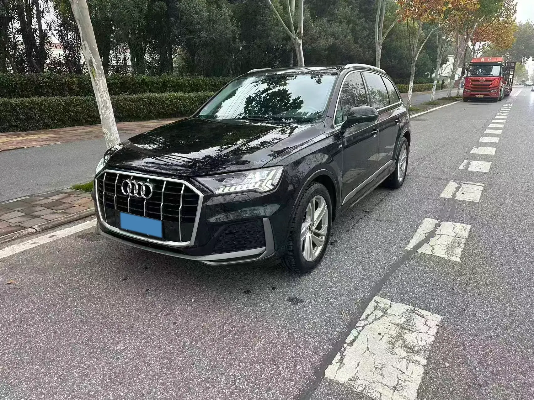 2023 AUDI Q7 view 1