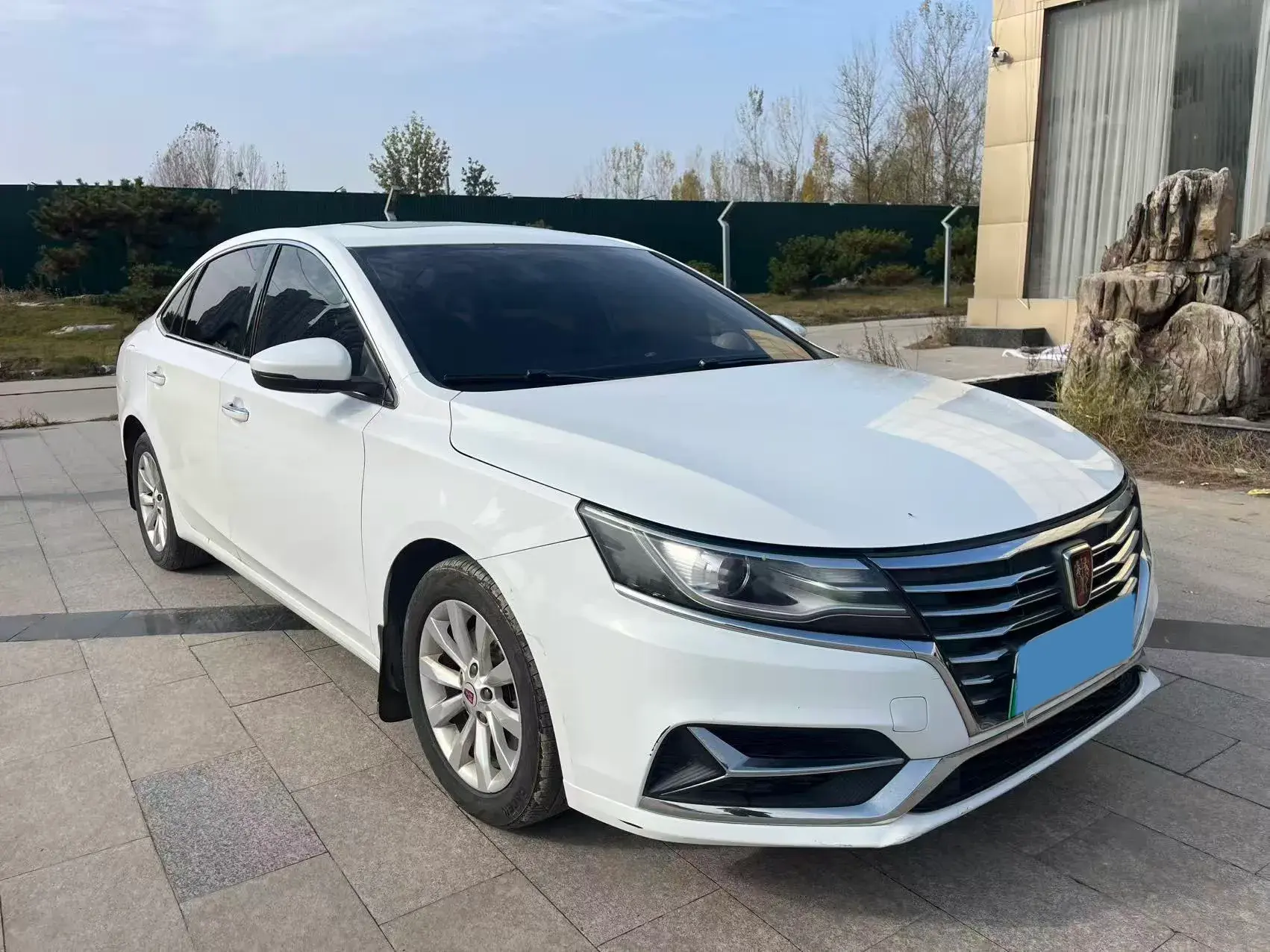 2017 ROEWE I6 thumbnail 3