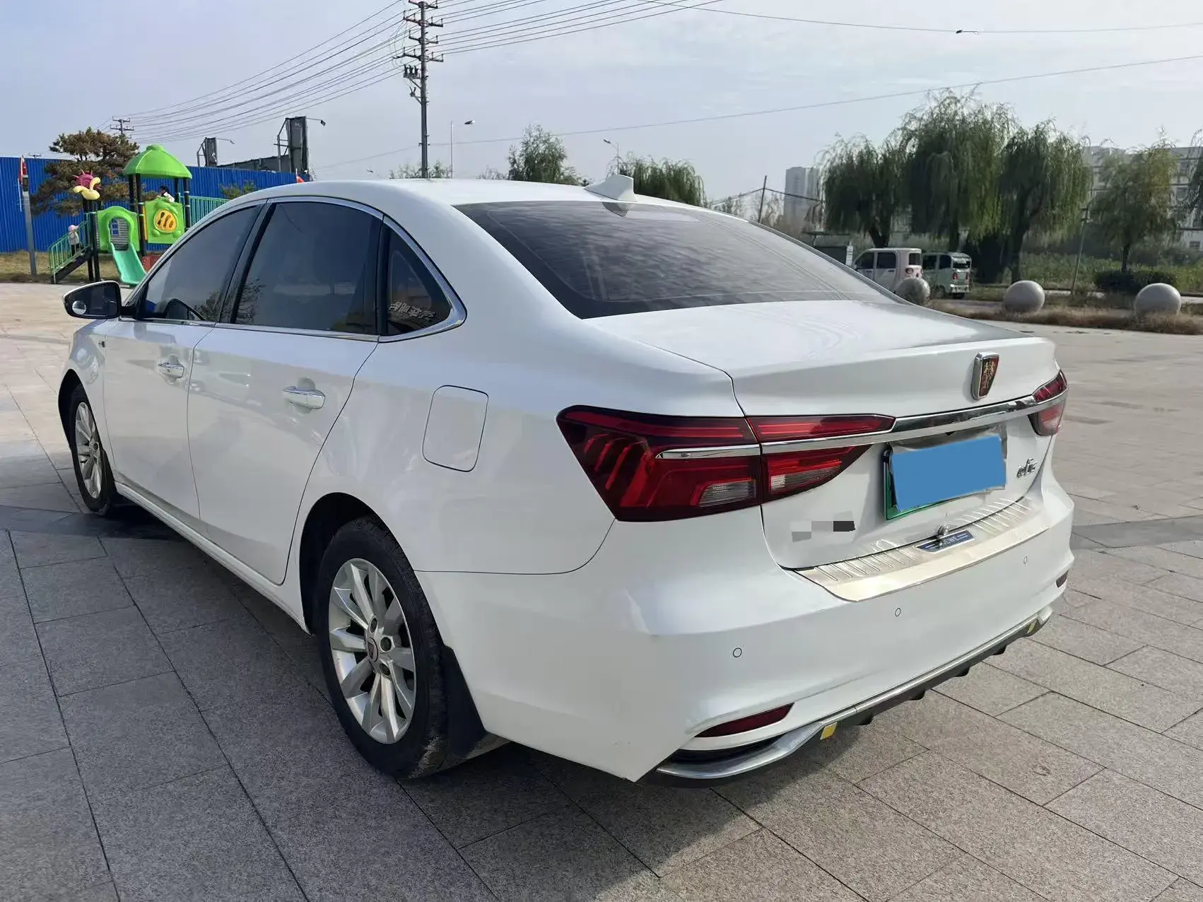 2017 ROEWE I6 thumbnail 4