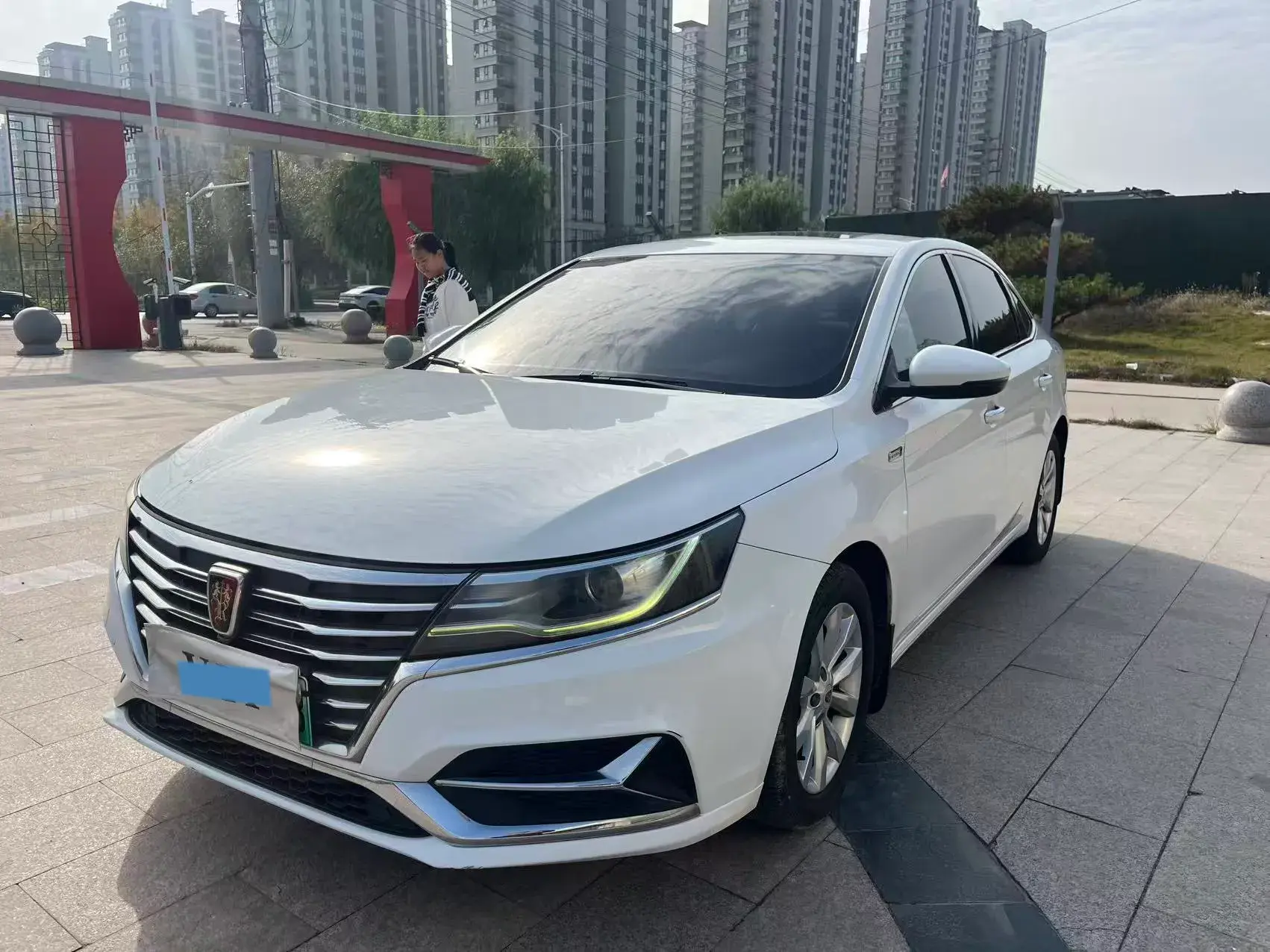 2017 ROEWE I6 view 1