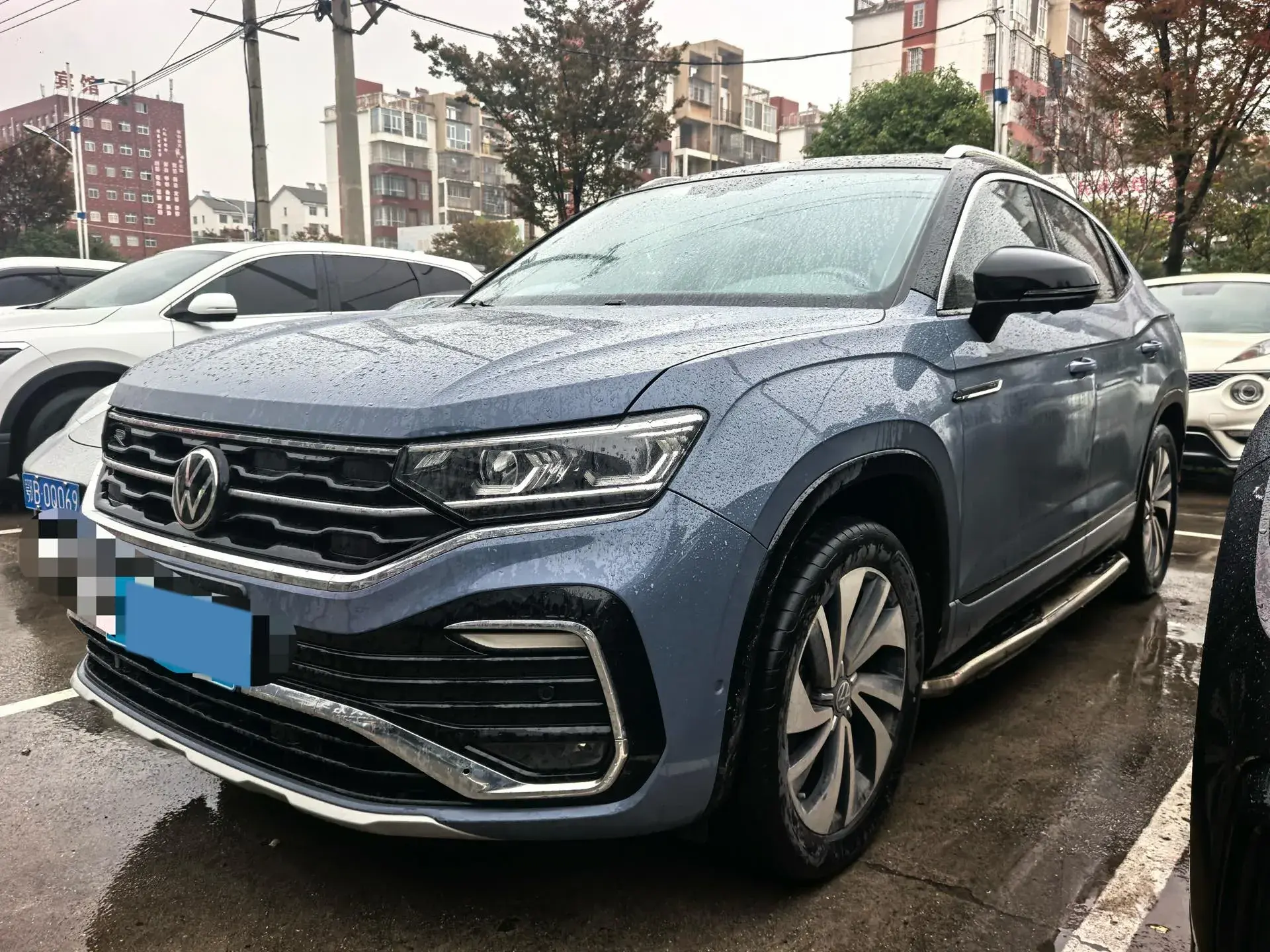 2020 VOLKSWAGEN TAYRON view 1
