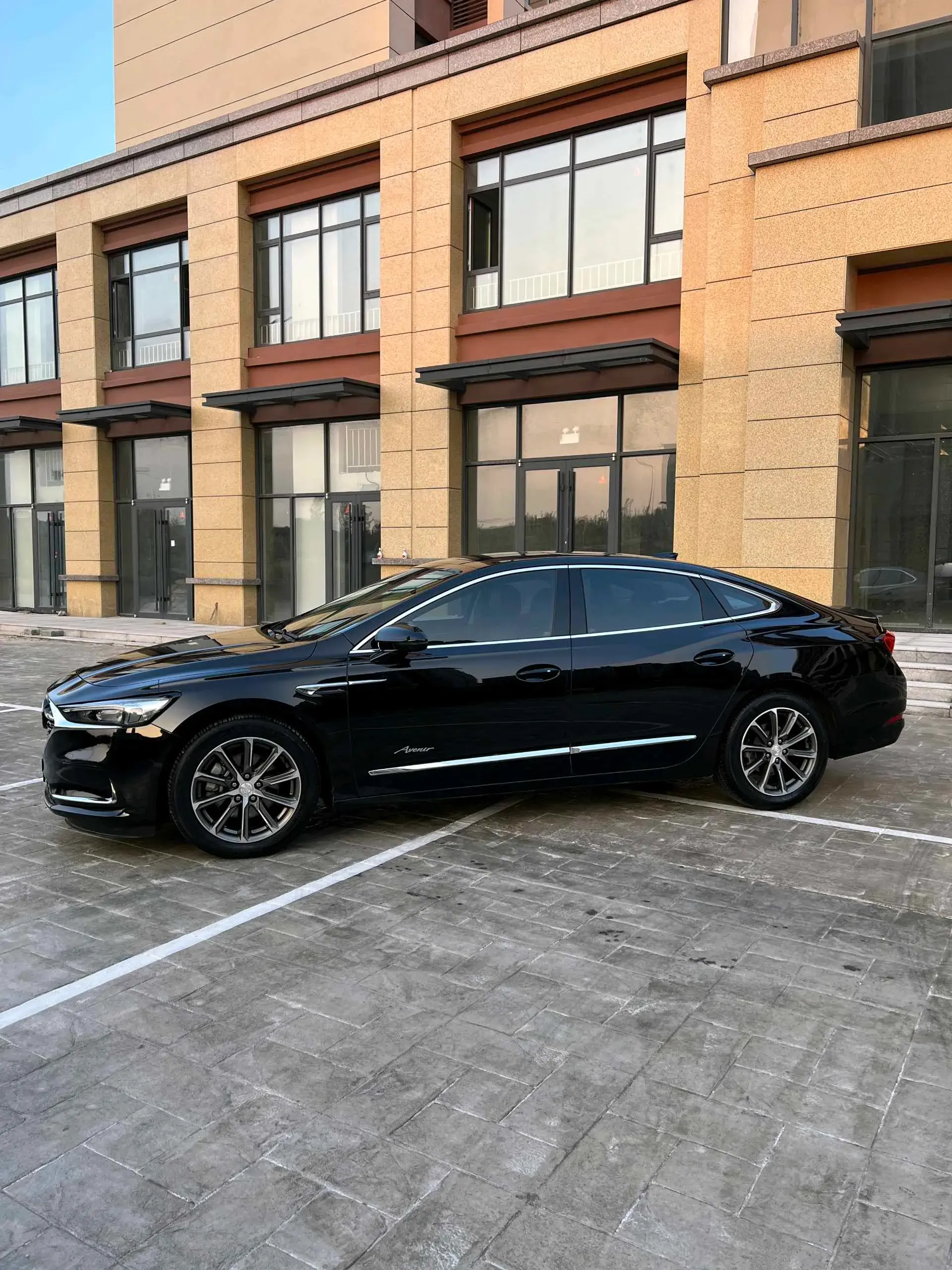 2020 BUICK LARCOSSE thumbnail 3