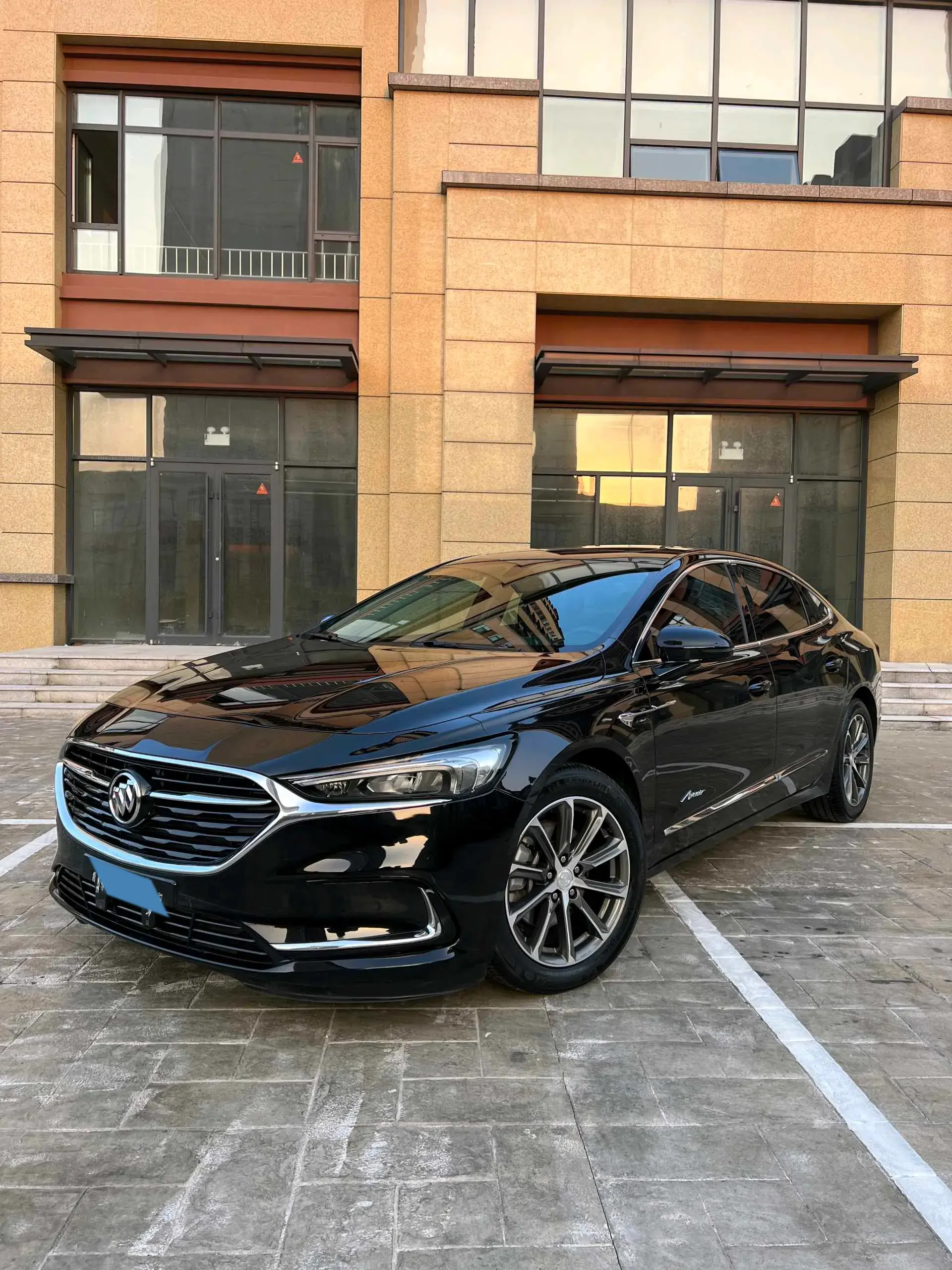 2020 BUICK LARCOSSE view 1