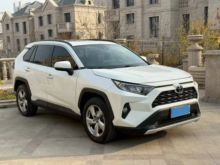 2021 TOYOTA RAV4 thumbnail 3