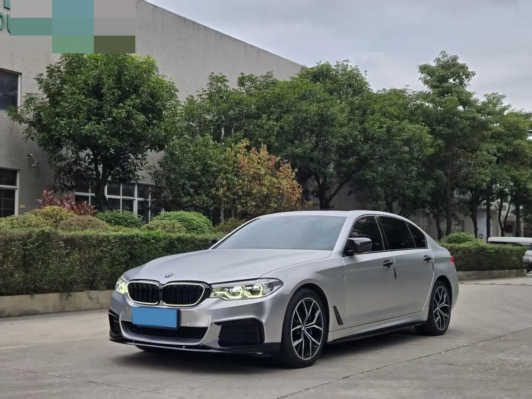 2020 BMW 5 view 1