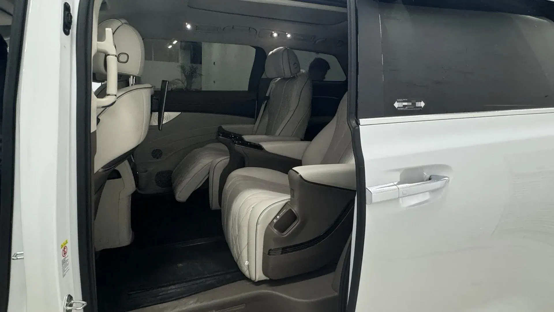 2022 DENZA D9 thumbnail 2