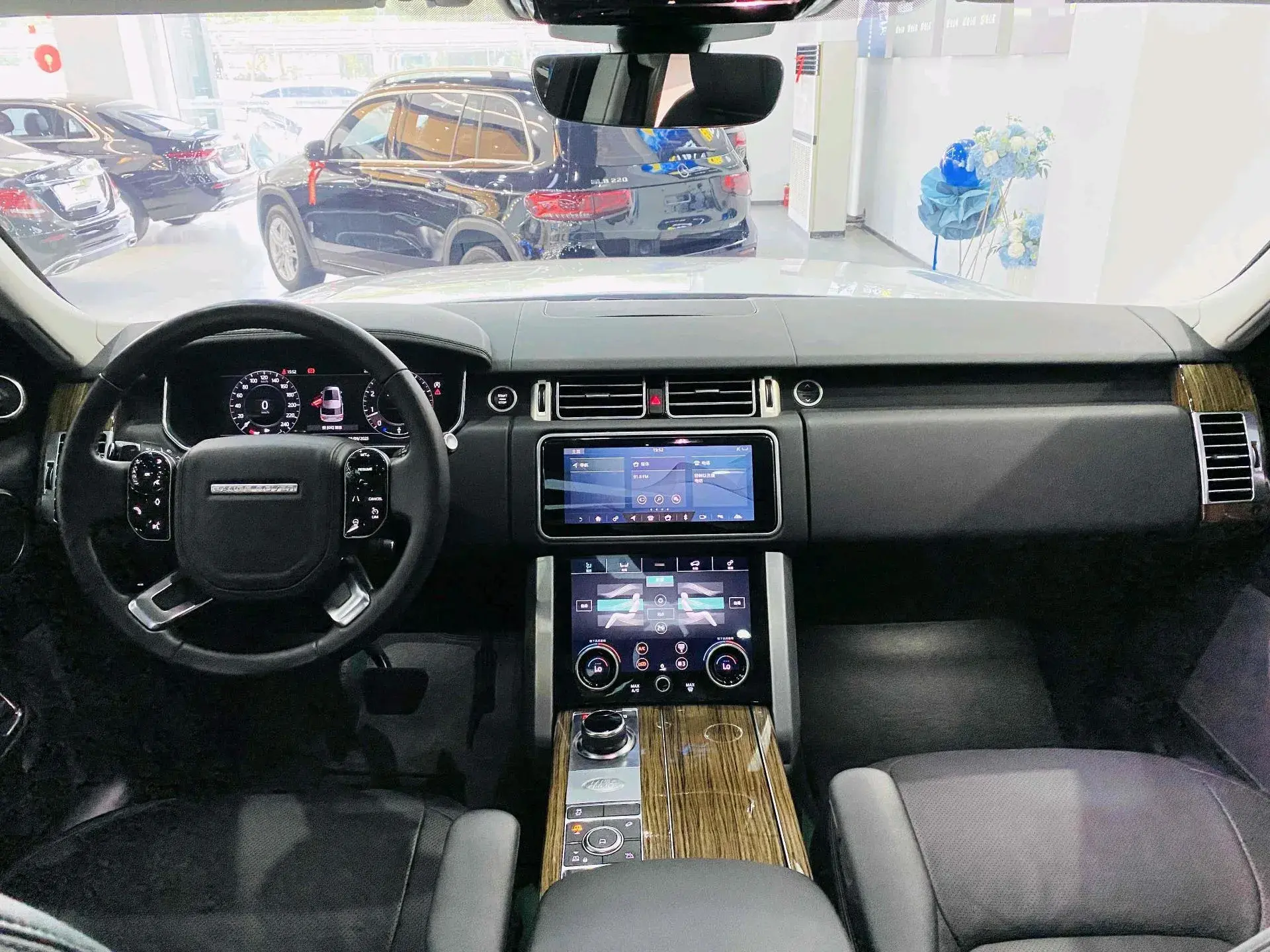 2019 LAND ROVER thumbnail 4