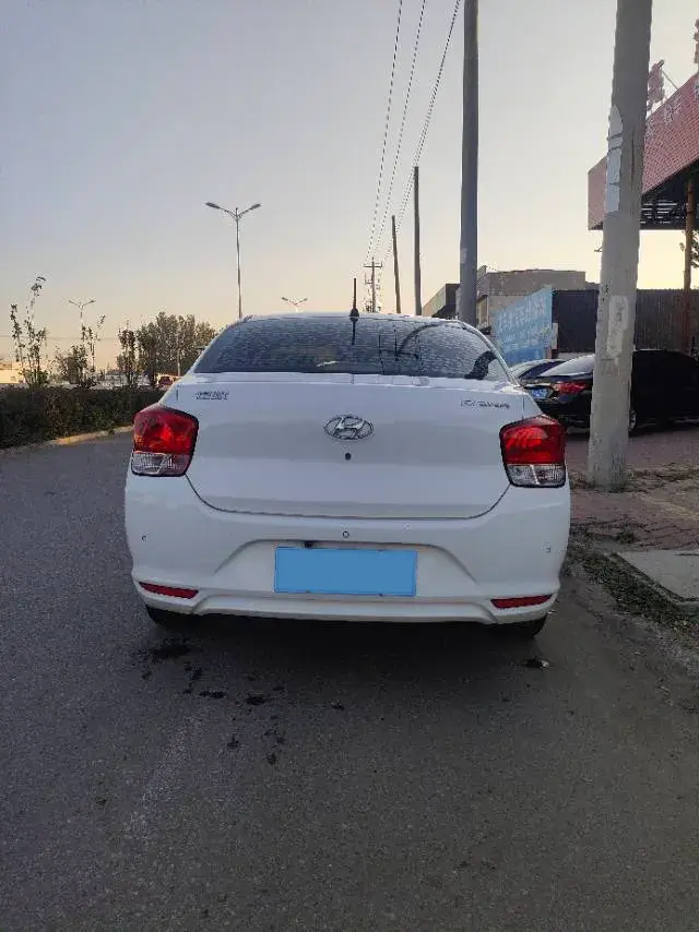 2017 HYUNDAI REINA thumbnail 4