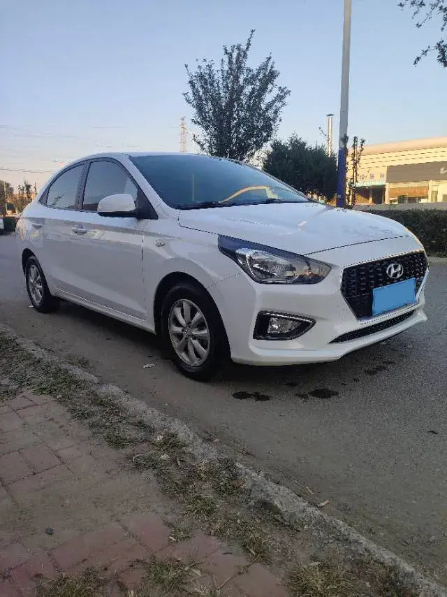 2017 HYUNDAI REINA thumbnail 3