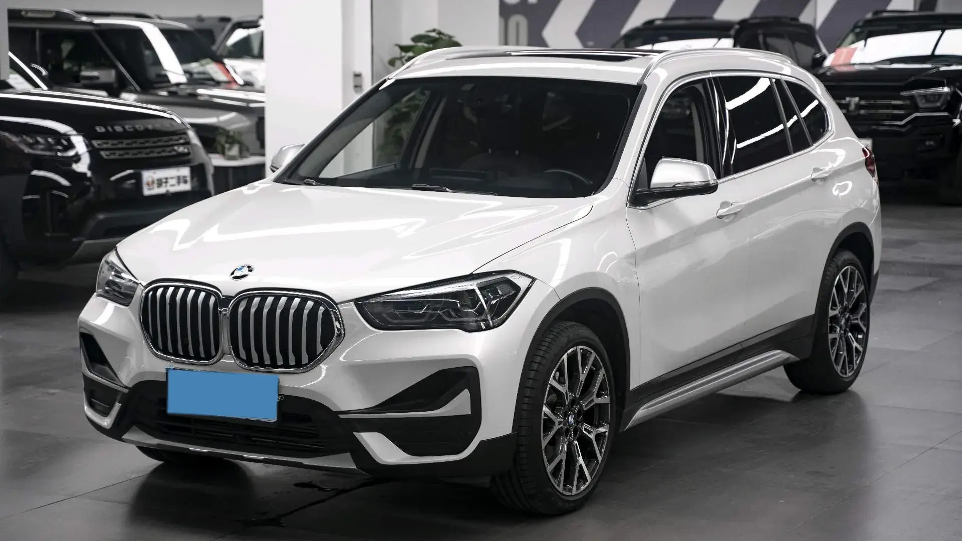 2022 BMW X1 view 1