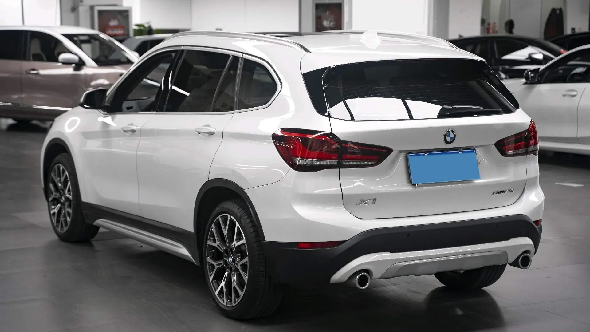 2022 BMW X1 thumbnail 4