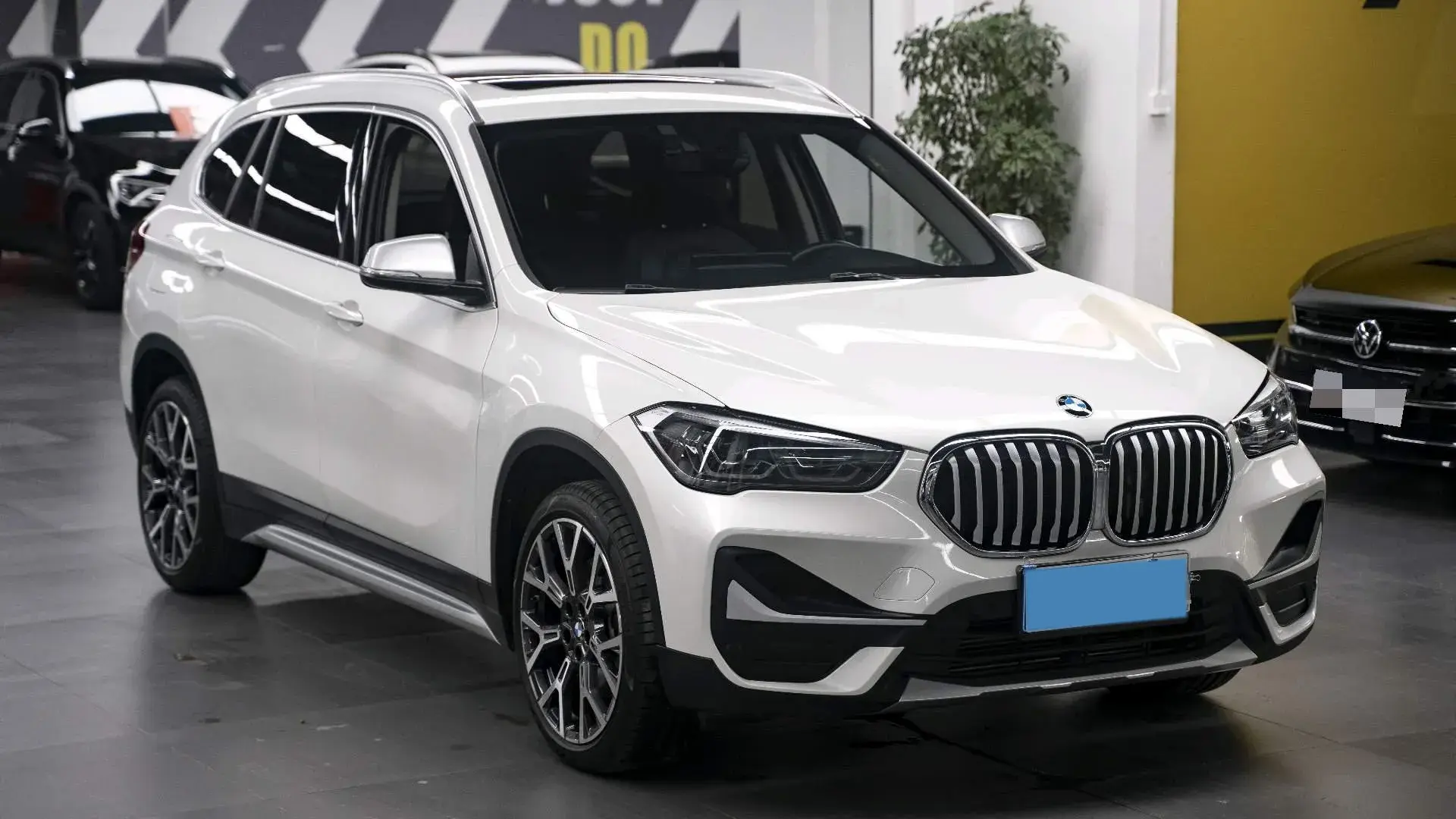 2022 BMW X1 thumbnail 3