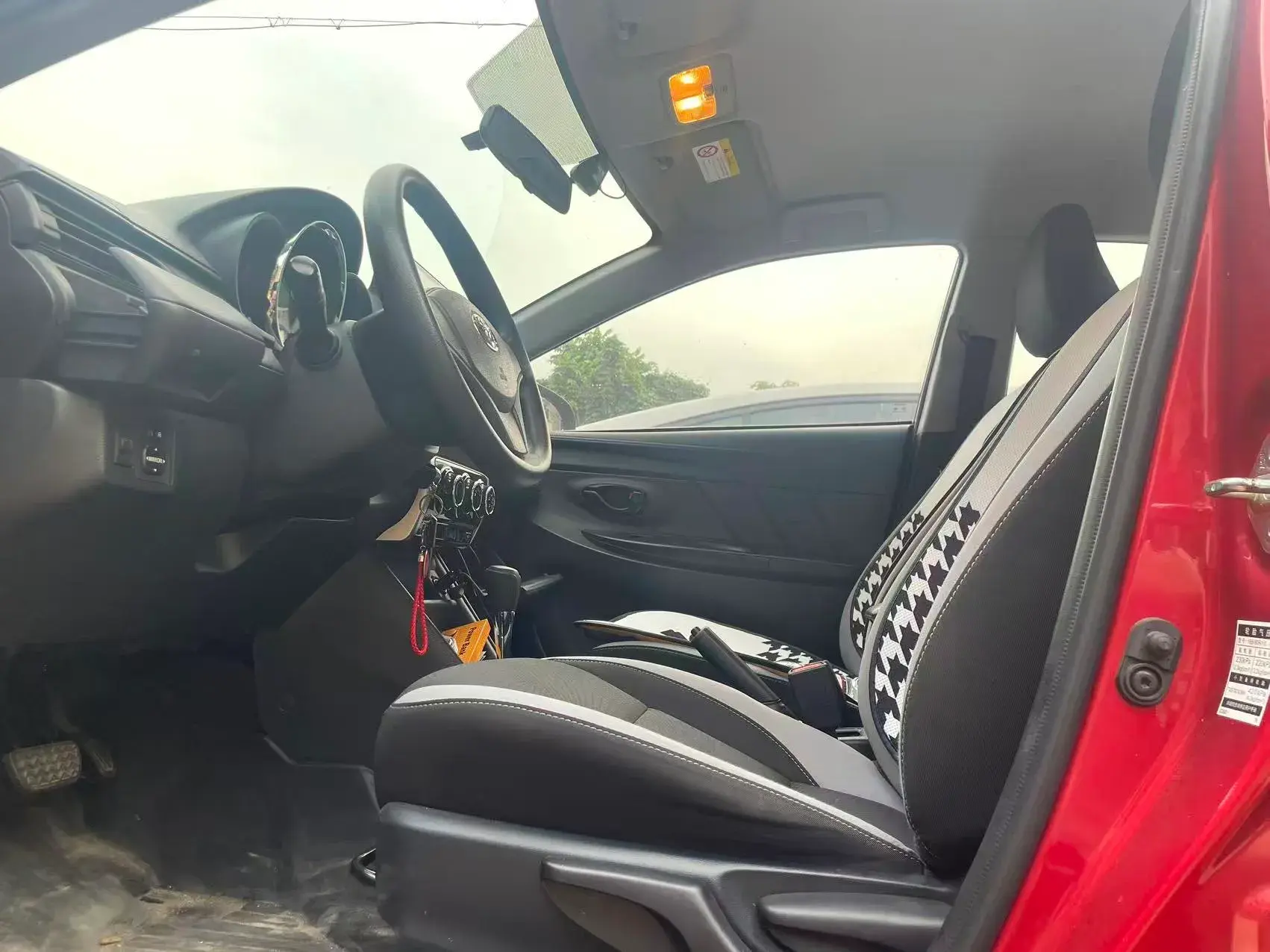 2020 TOYOTA YARIS thumbnail 3