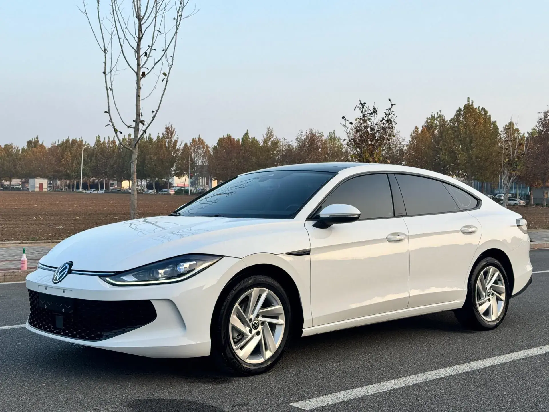 2022 VOLKSWAGEN LAMANDO view 1