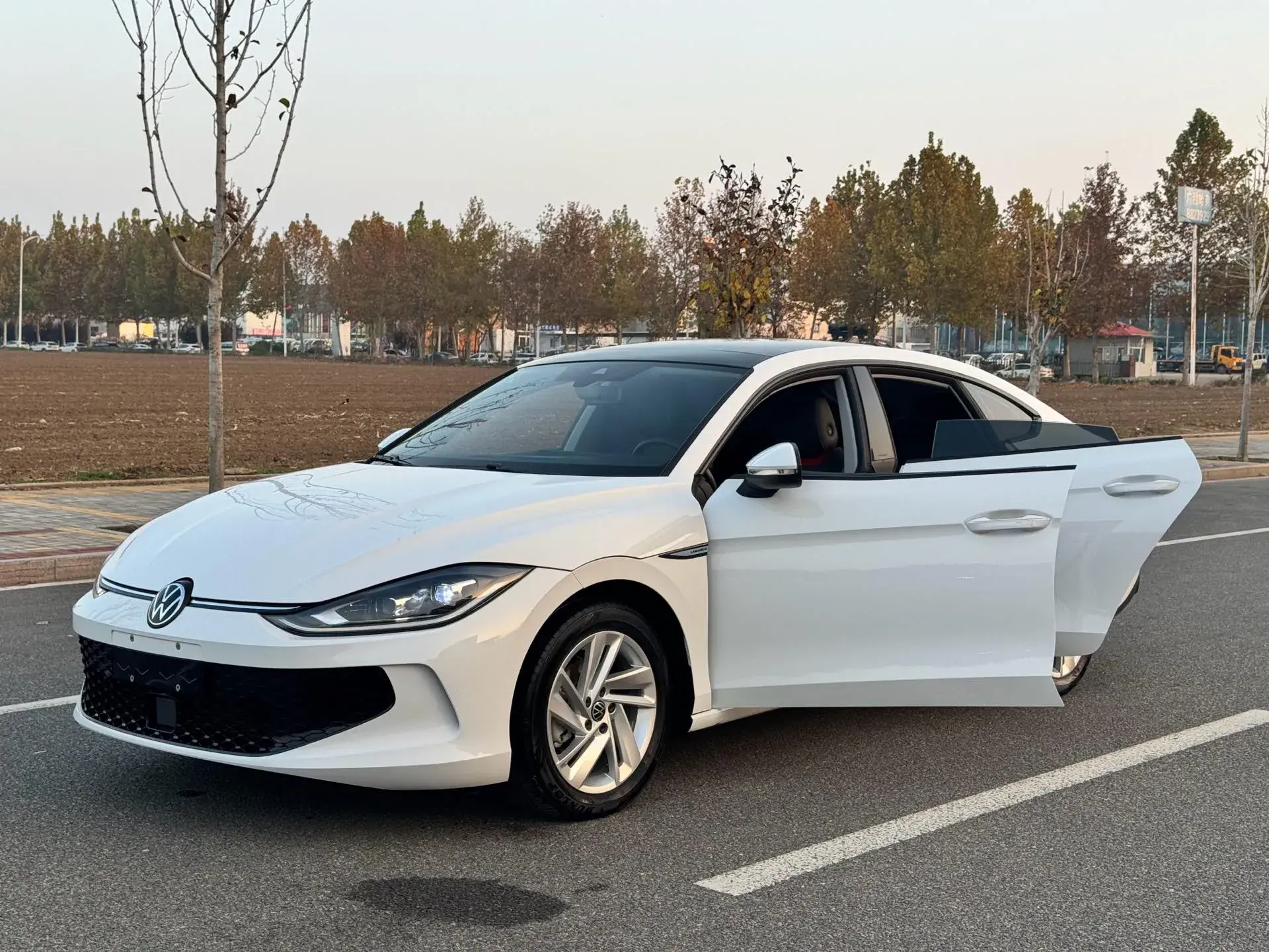 2022 VOLKSWAGEN LAMANDO thumbnail 2