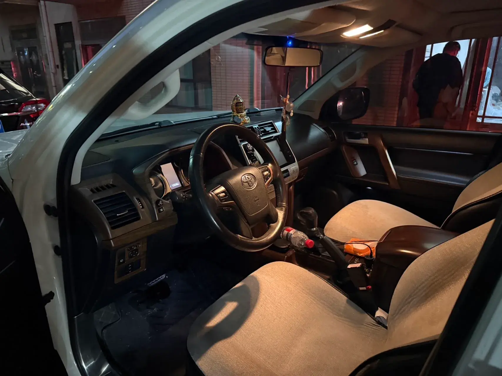 2018 TOYOTA LAND thumbnail 3