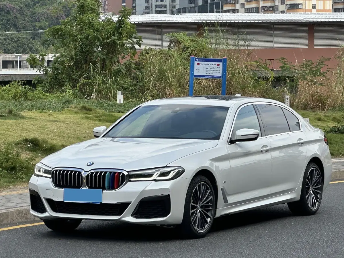 2023 BMW 5 Series 2.0T 245HP L4 8AT