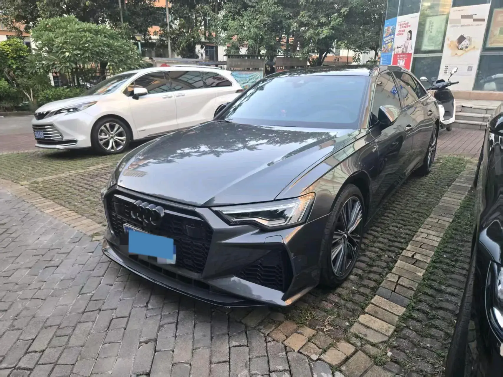 2022 AUDI A6L view 1