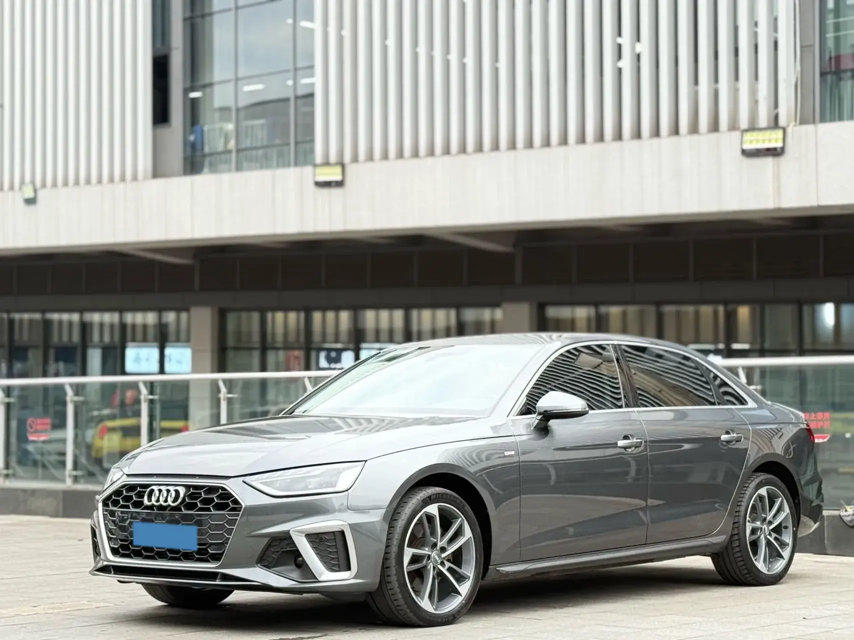 2020 AUDI A4L view 1