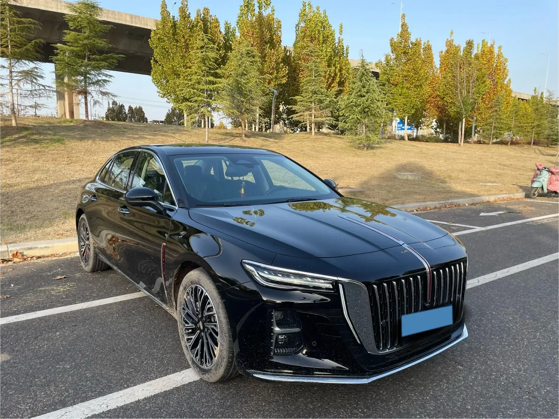 2024 HONGQI H5 thumbnail 3