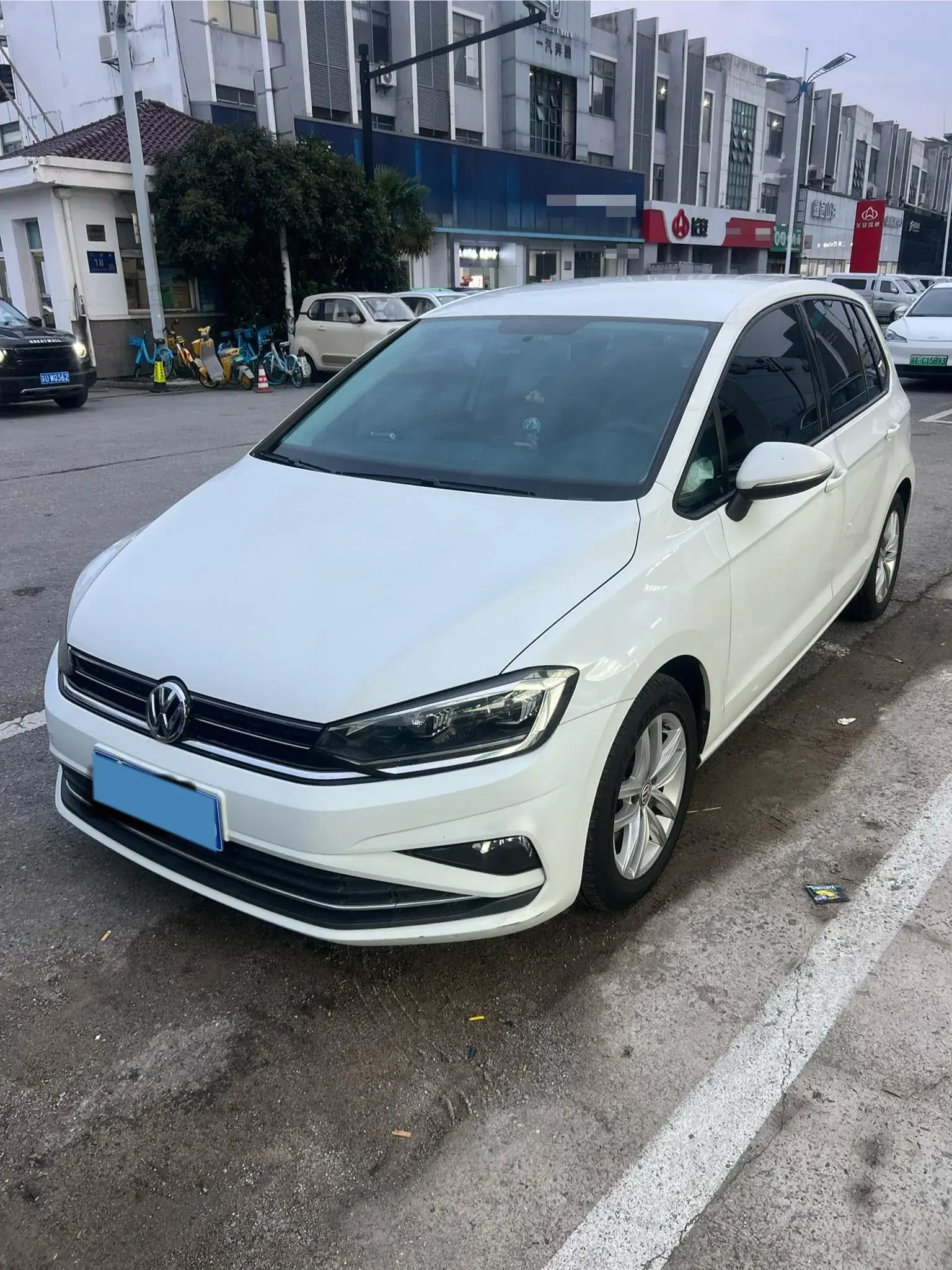 2019 VOLKSWAGEN GOLF view 1