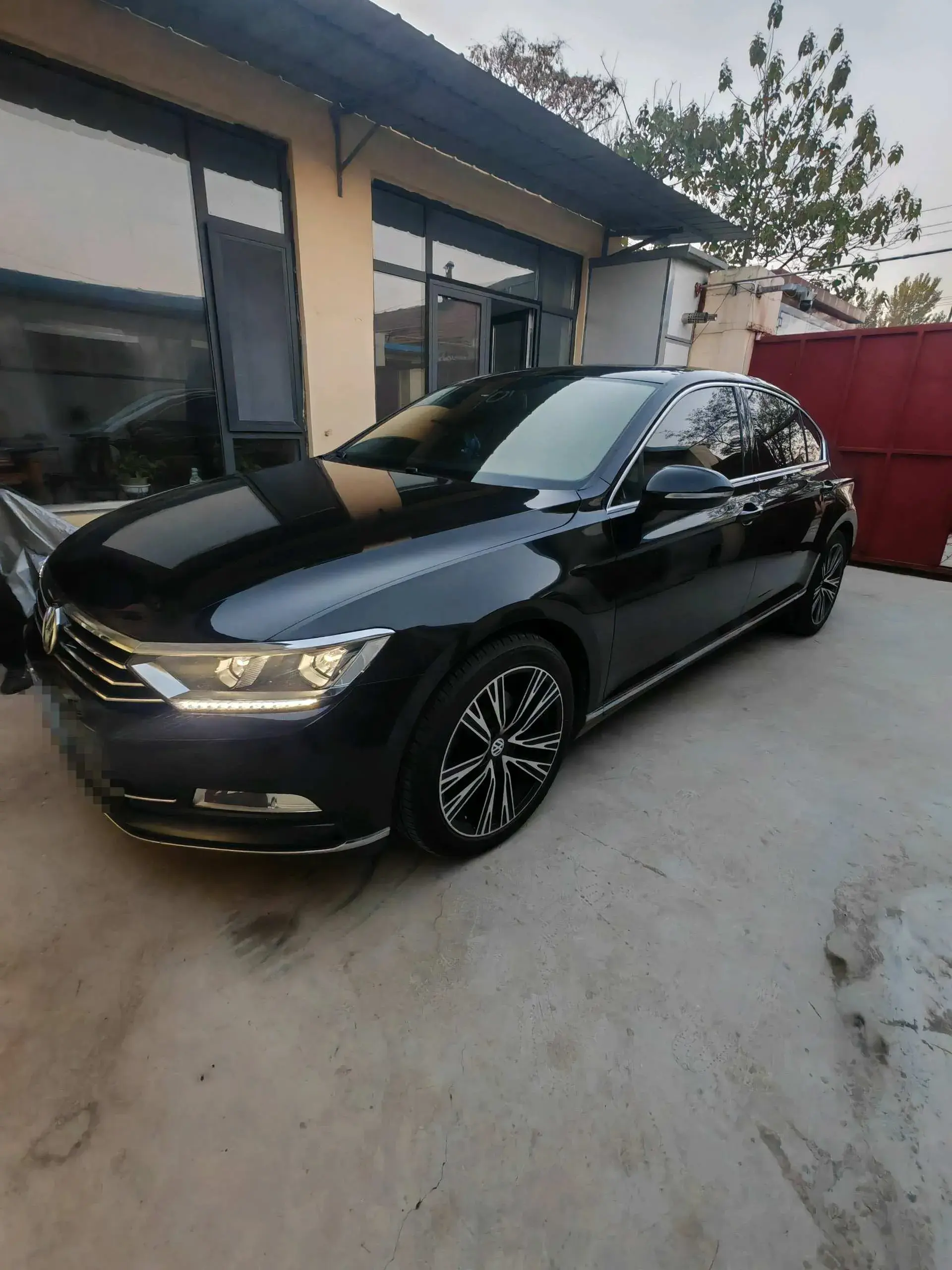 2019 VOLKSWAGEN MAGOTAN view 1