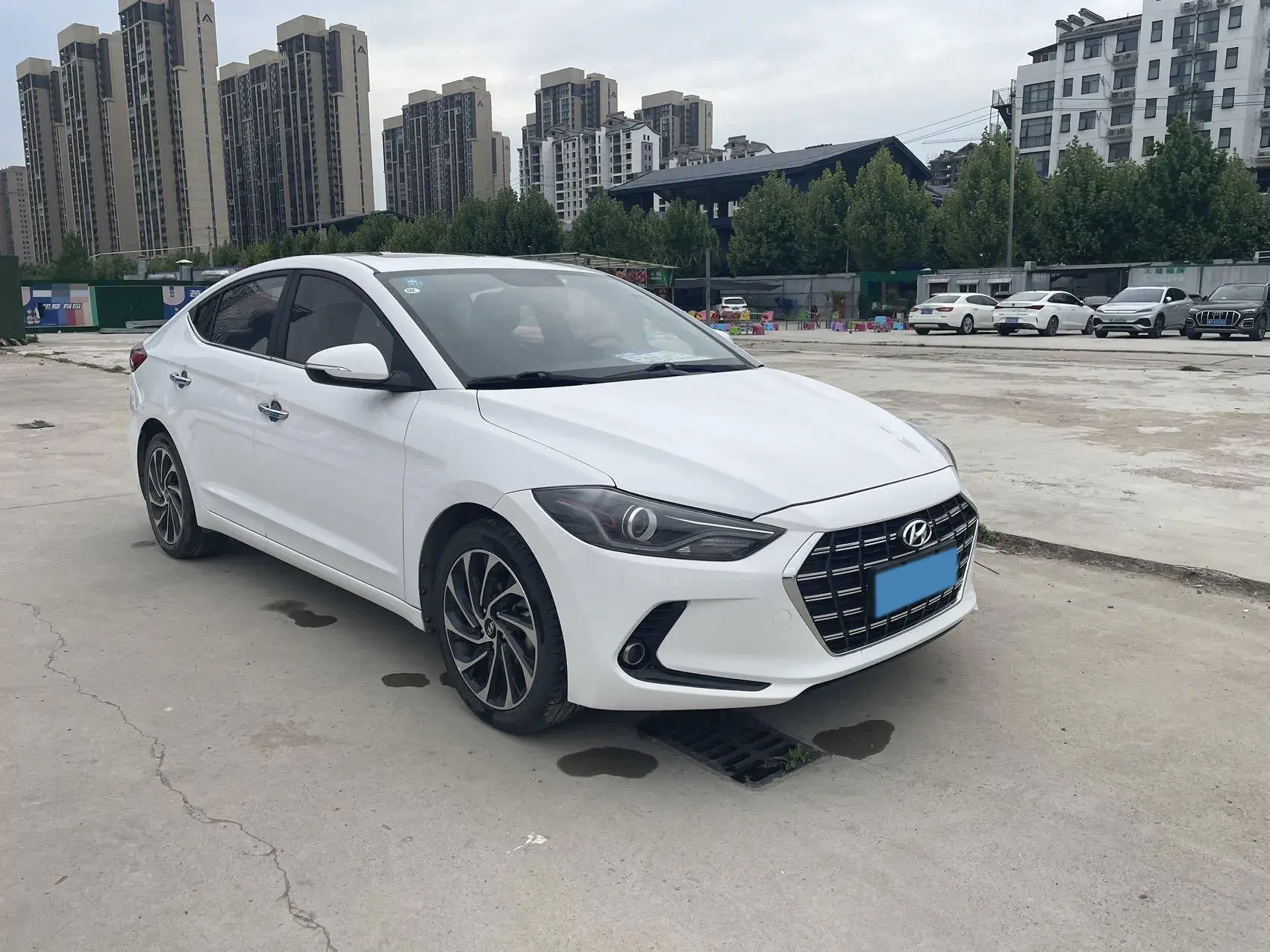 2019 HYUNDAI ELANTRA thumbnail 3