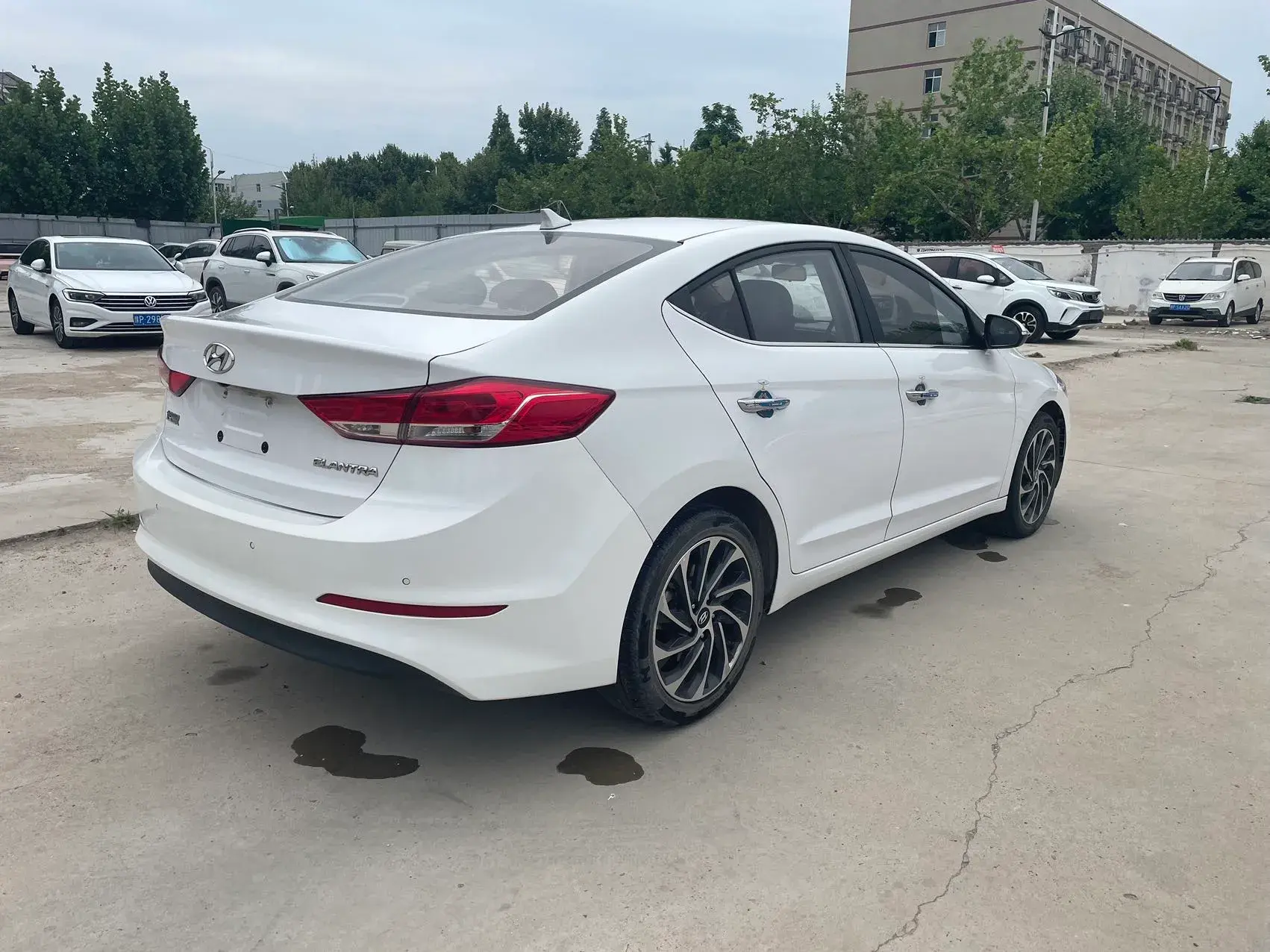 2019 HYUNDAI ELANTRA thumbnail 4