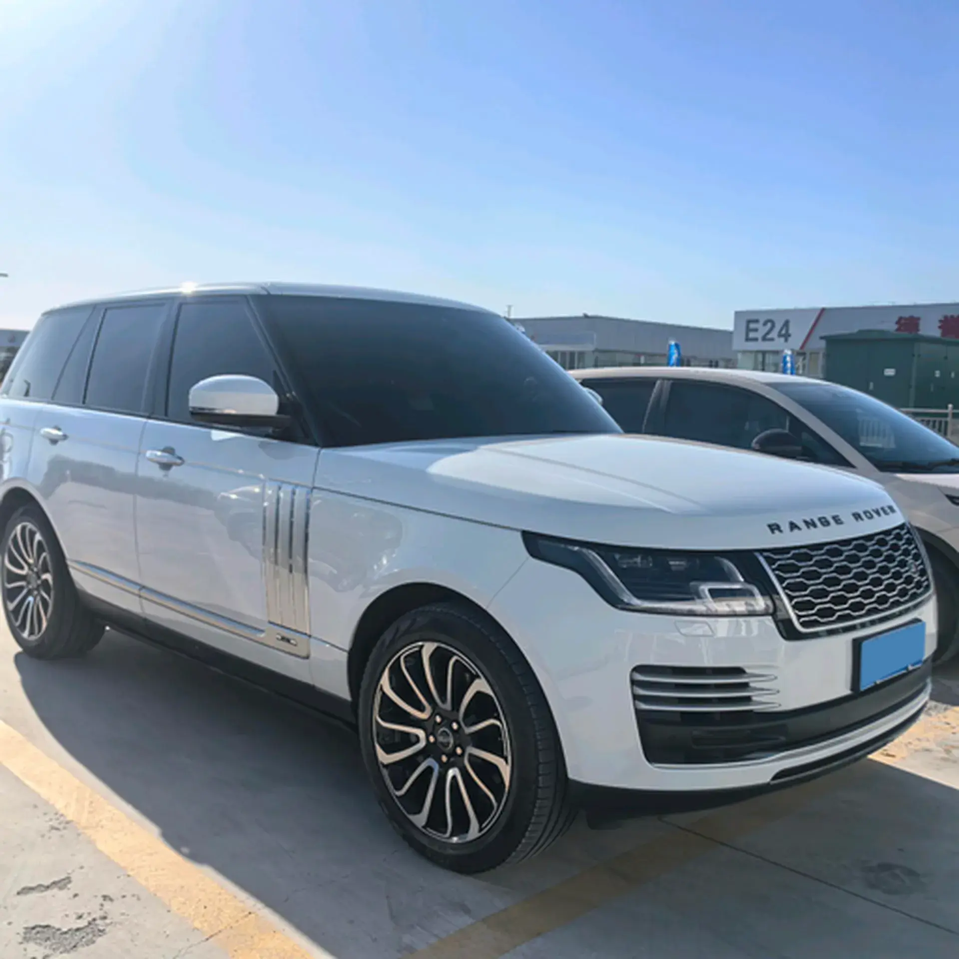 2020 LAND ROVER thumbnail 3