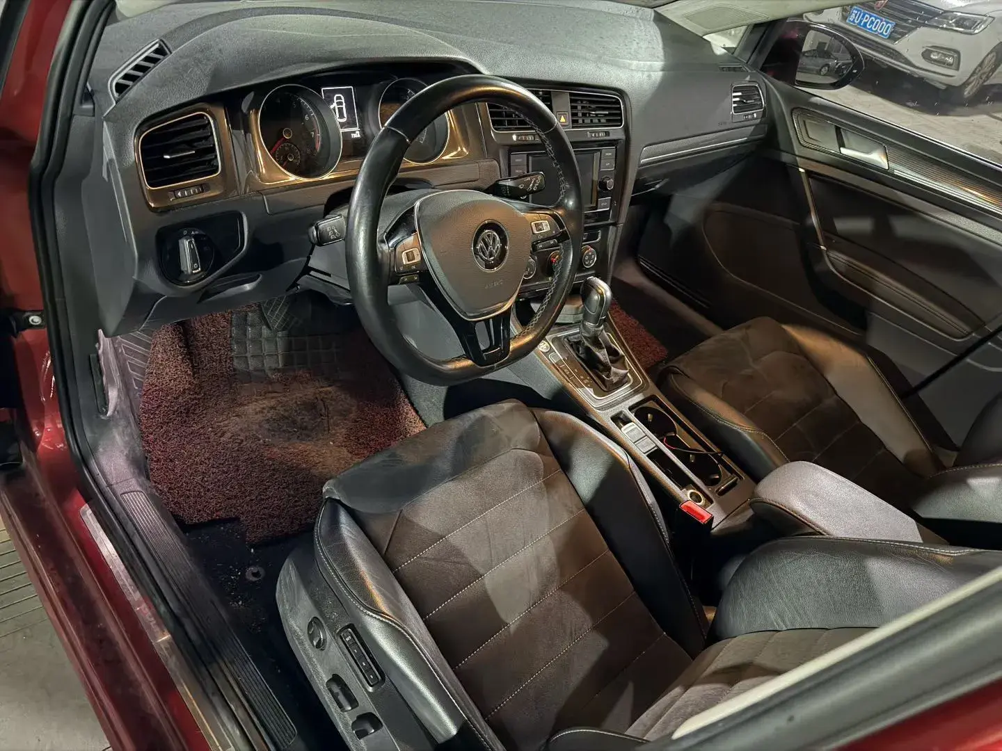 2018 VOLKSWAGEN GOLF thumbnail 3