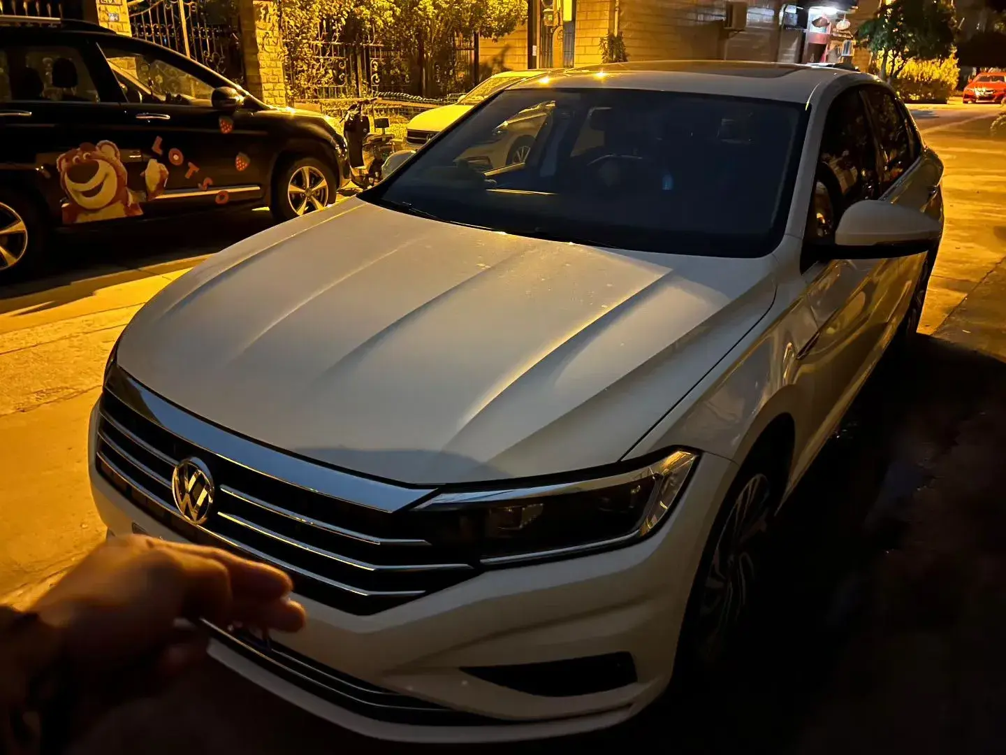 2022 VOLKSWAGEN SAGITAR view 1