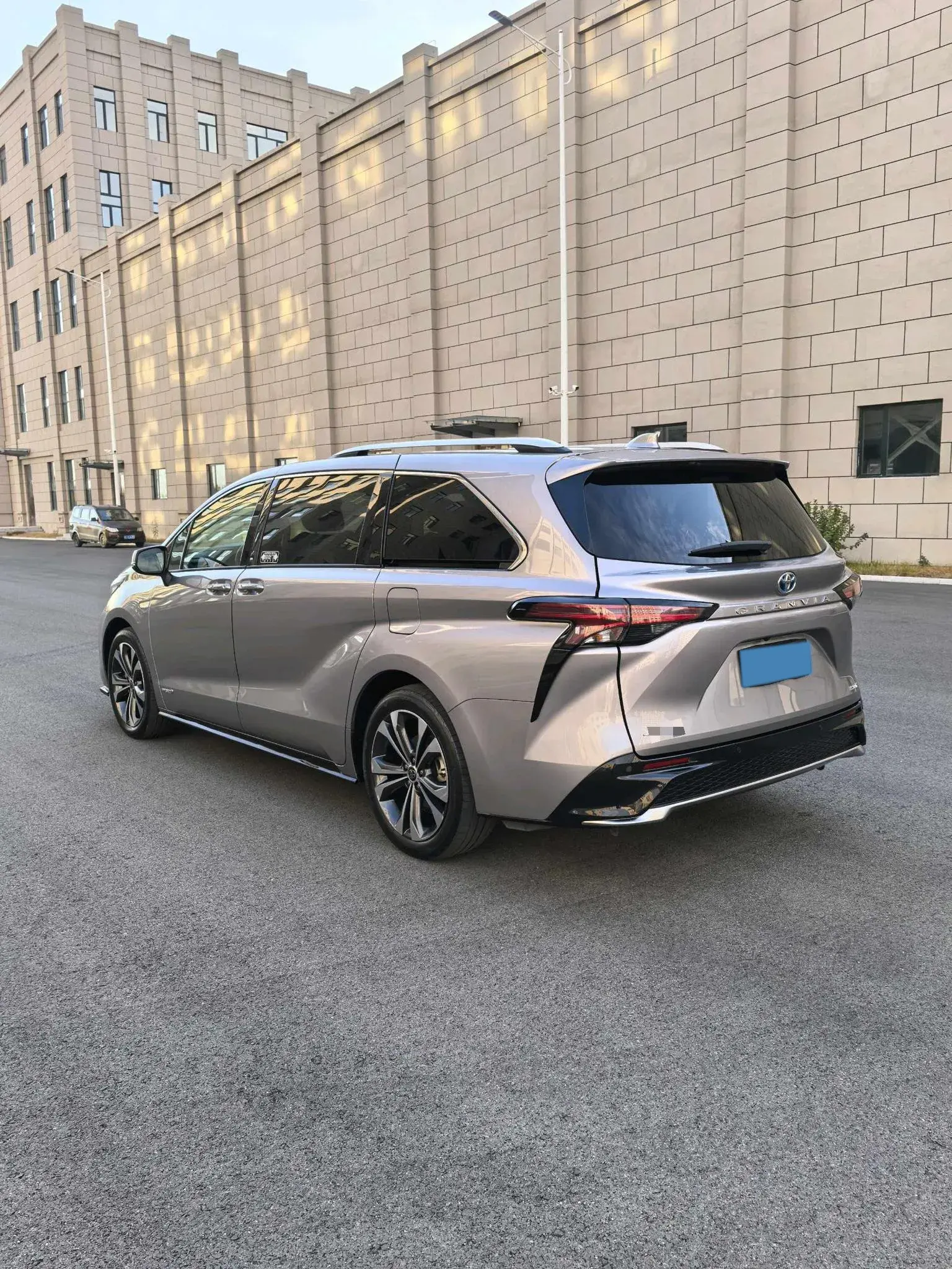 2022 TOYOTA GRANVIA thumbnail 4