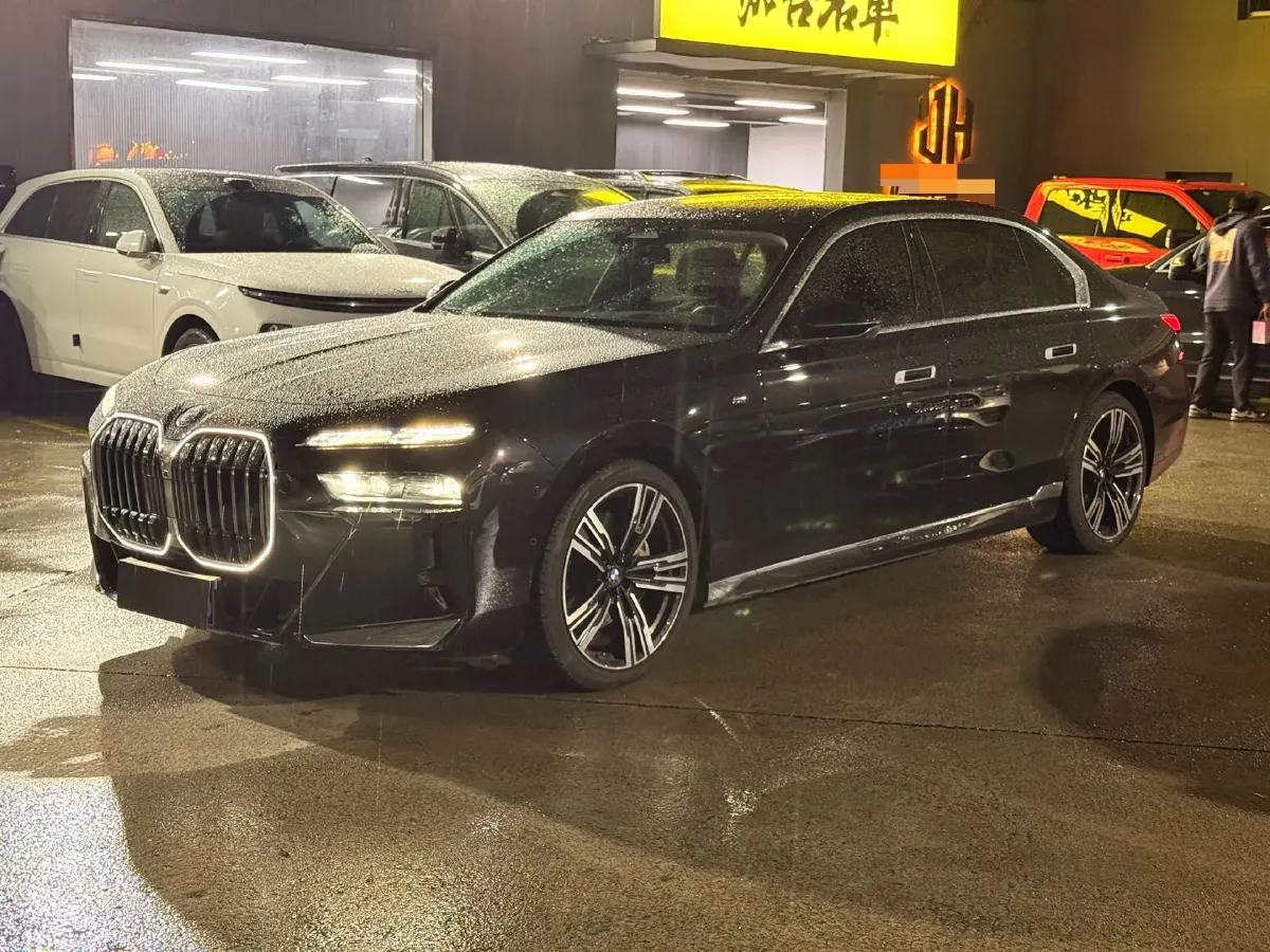 2023 BMW 7 Series 3.0T 381HP L6 8AT,autocango,china used car exporter,china ev exporter,chinese used car exporter,chinese used ev exporter