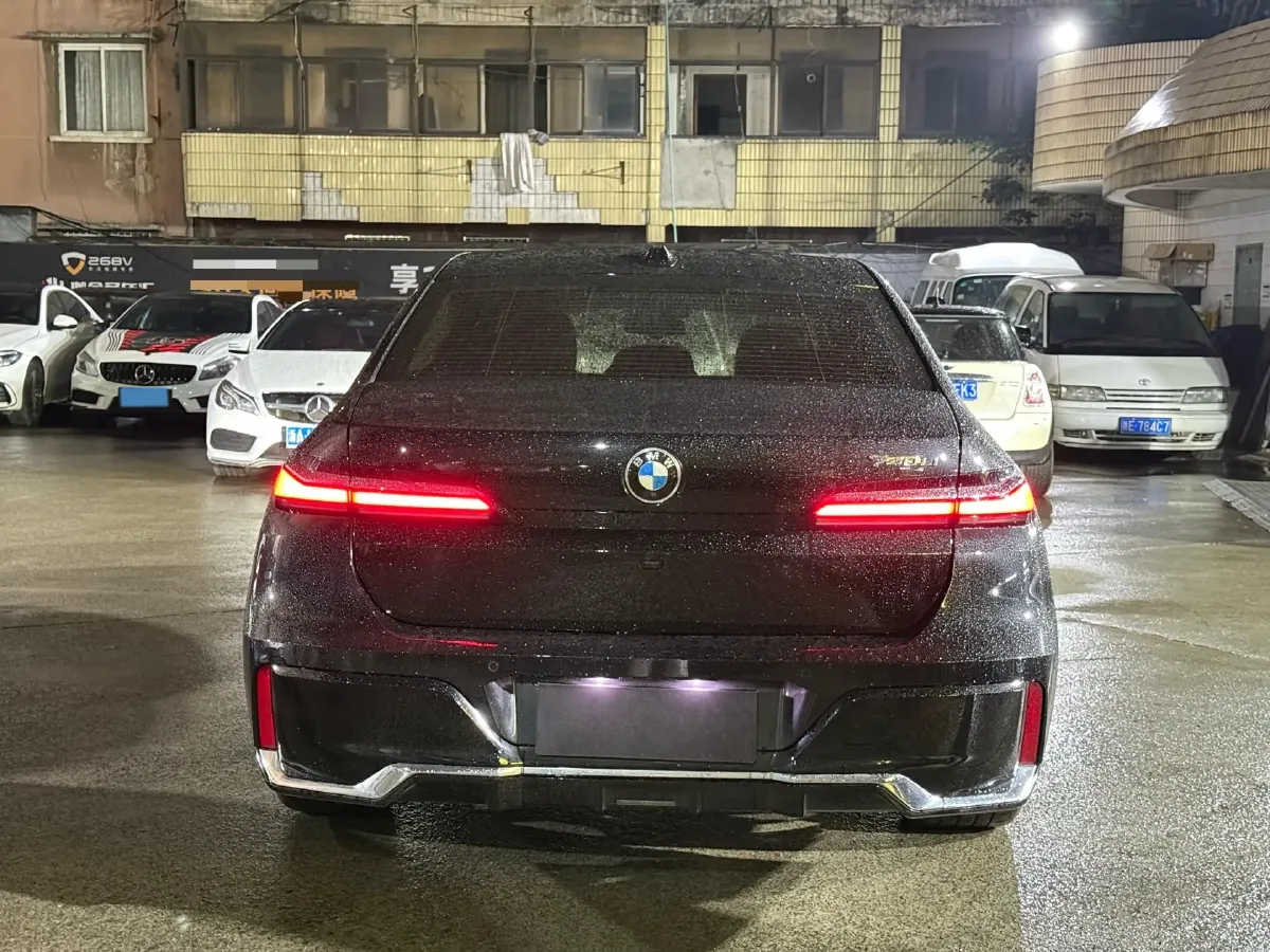 2023 BMW 7 Series 3.0T 381HP L6 8AT,autocango,china used car exporter,china ev exporter,chinese used car exporter,chinese used ev exporter