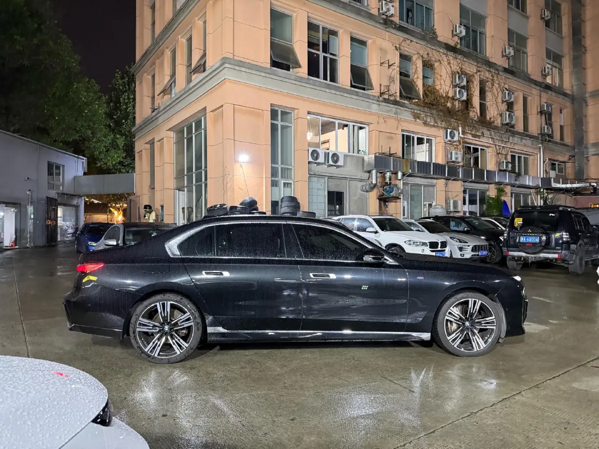 2023 BMW 7 Series 3.0T 381HP L6 8AT,autocango,china used car exporter,china ev exporter,chinese used car exporter,chinese used ev exporter
