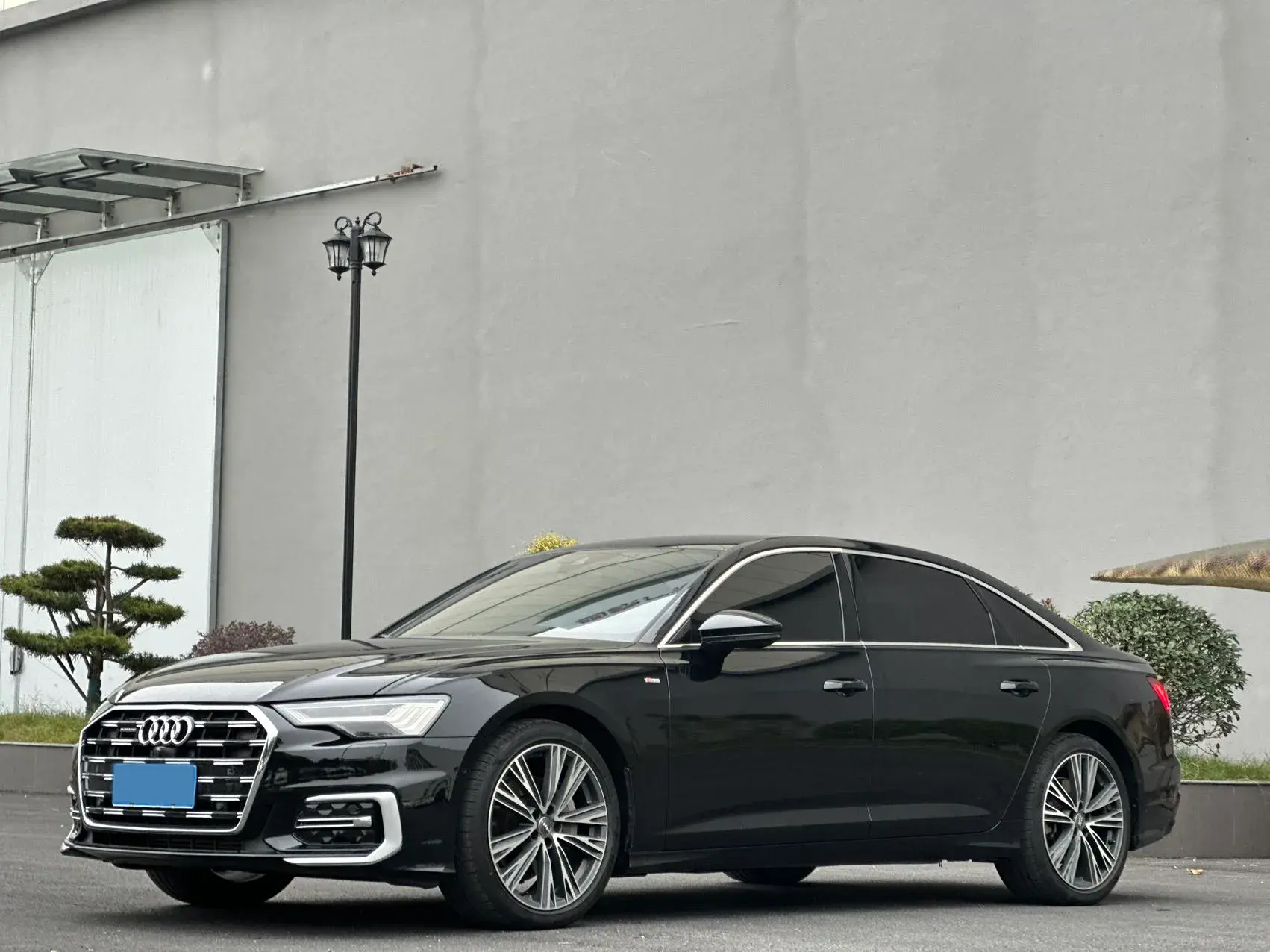 2021 AUDI A6L view 1