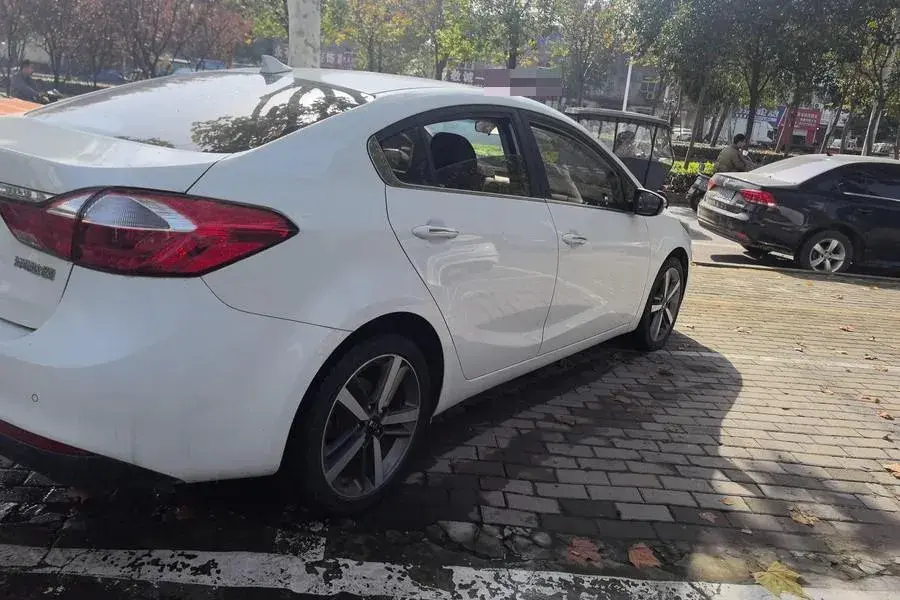 2017 KIA K3 thumbnail 4