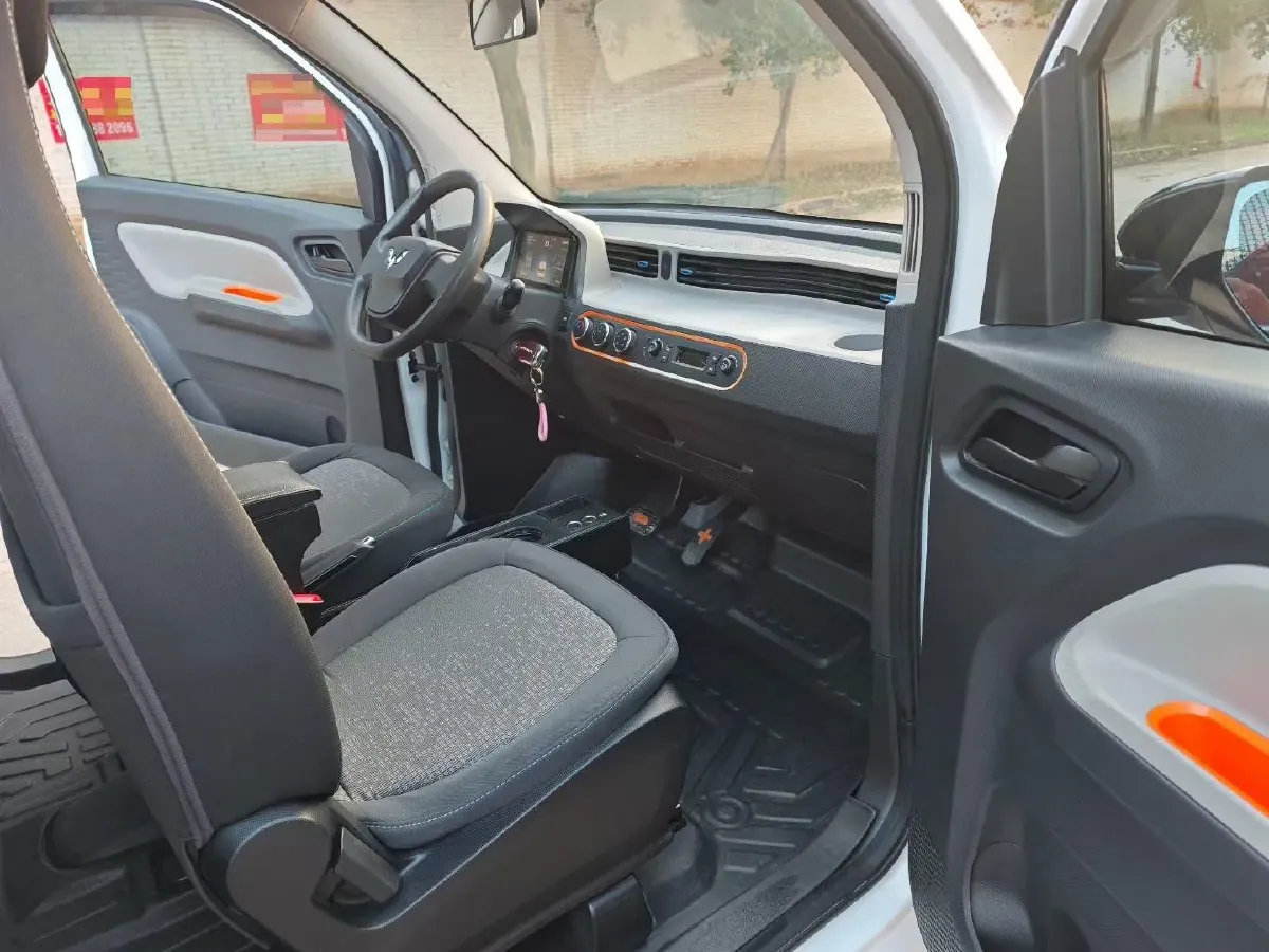 2020 WuLing HongGuang MINI EV BEV 13.8KWH,autocango,china used car exporter,china ev exporter,chinese used car exporter,chinese used ev exporter