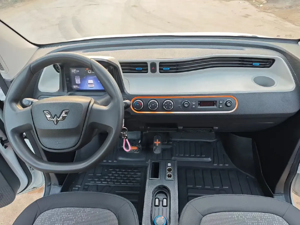 2020 WuLing HongGuang MINI EV BEV 13.8KWH,autocango,china used car exporter,china ev exporter,chinese used car exporter,chinese used ev exporter