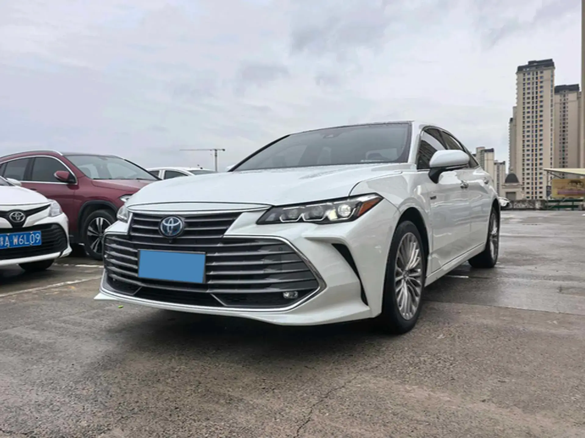 2019 TOYOTA AVALON view 1