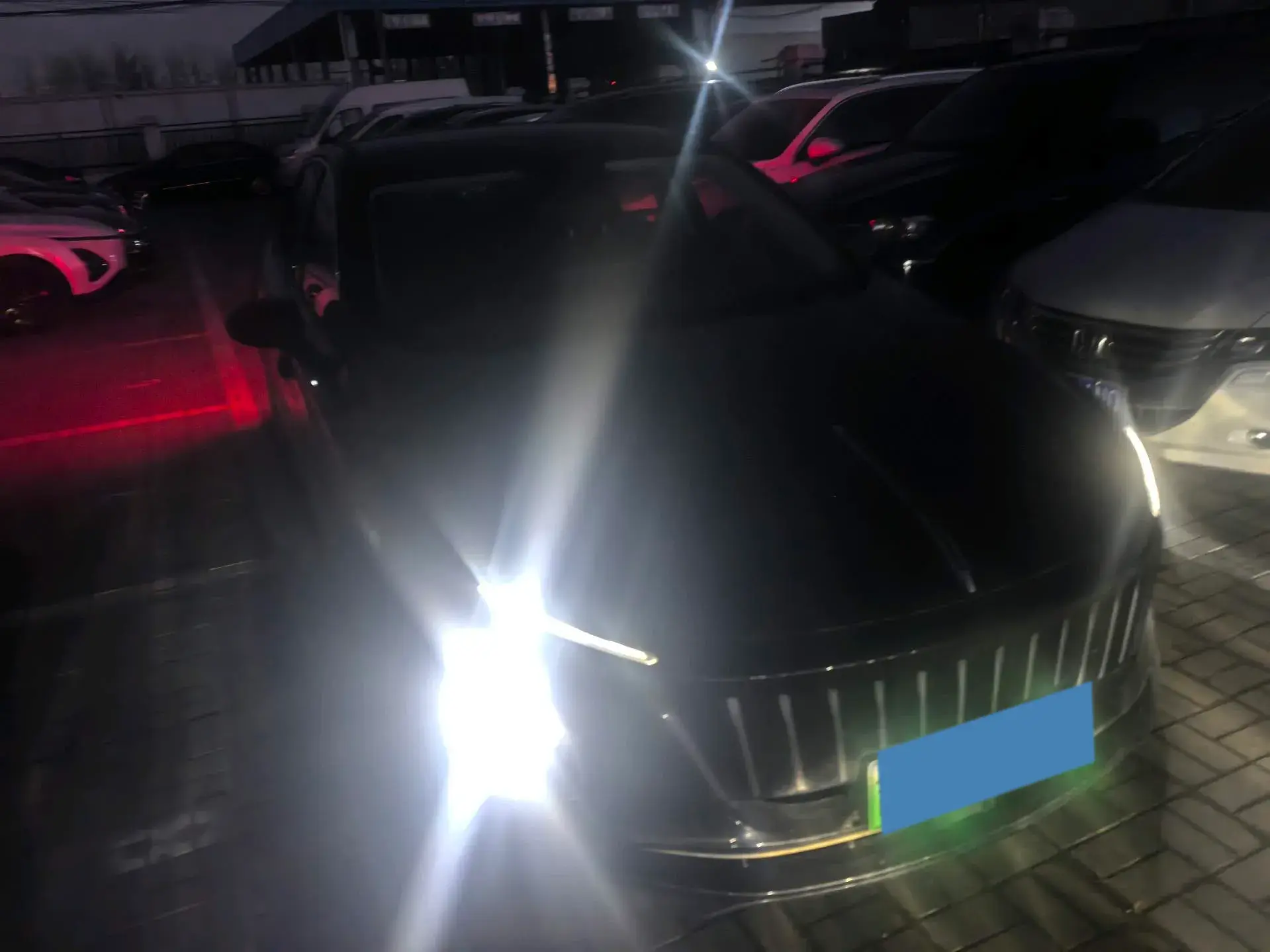 2023 HONGQI E-QM5 thumbnail 2