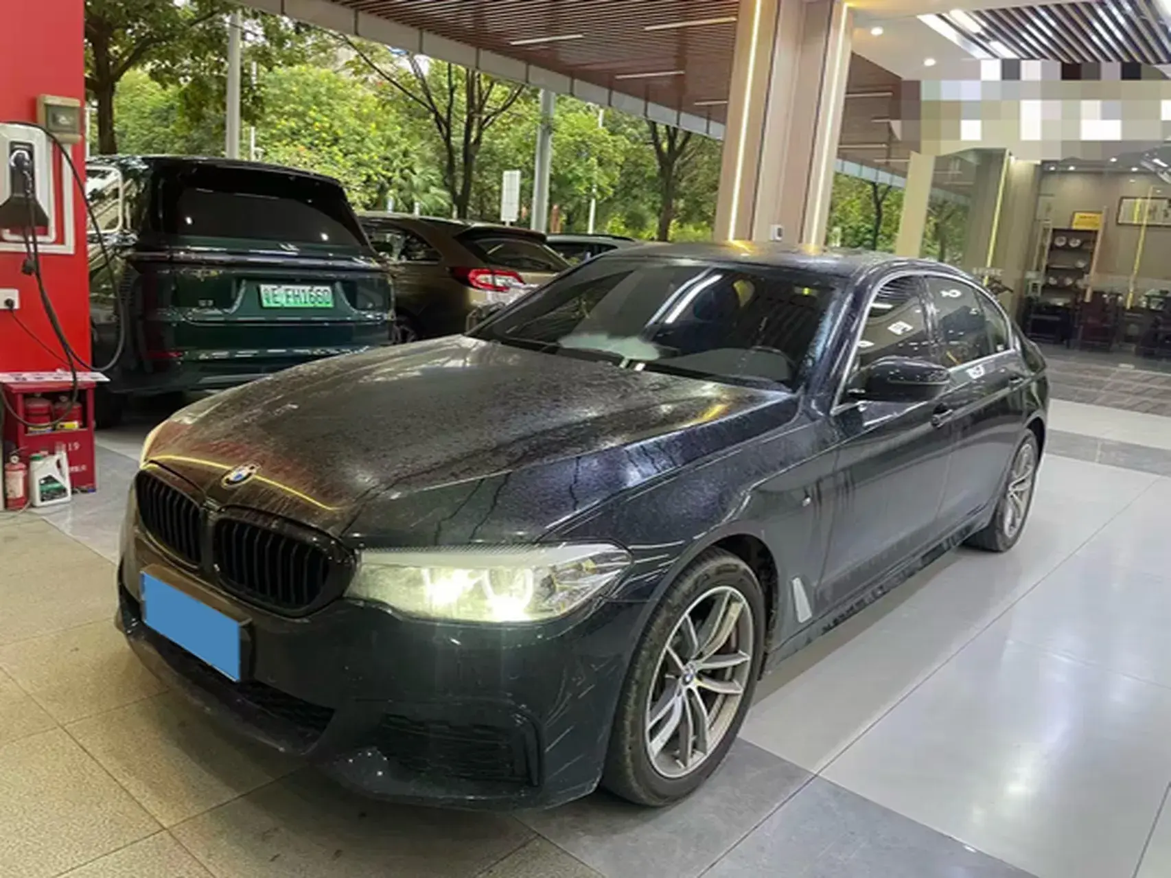 2020 BMW 5 view 1