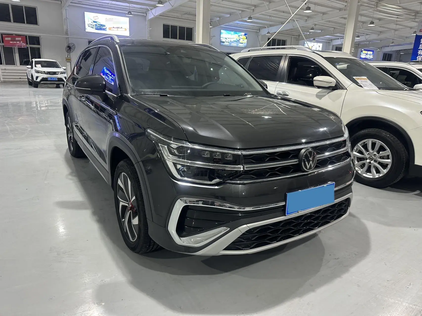 2024 VOLKSWAGEN THARU thumbnail 3