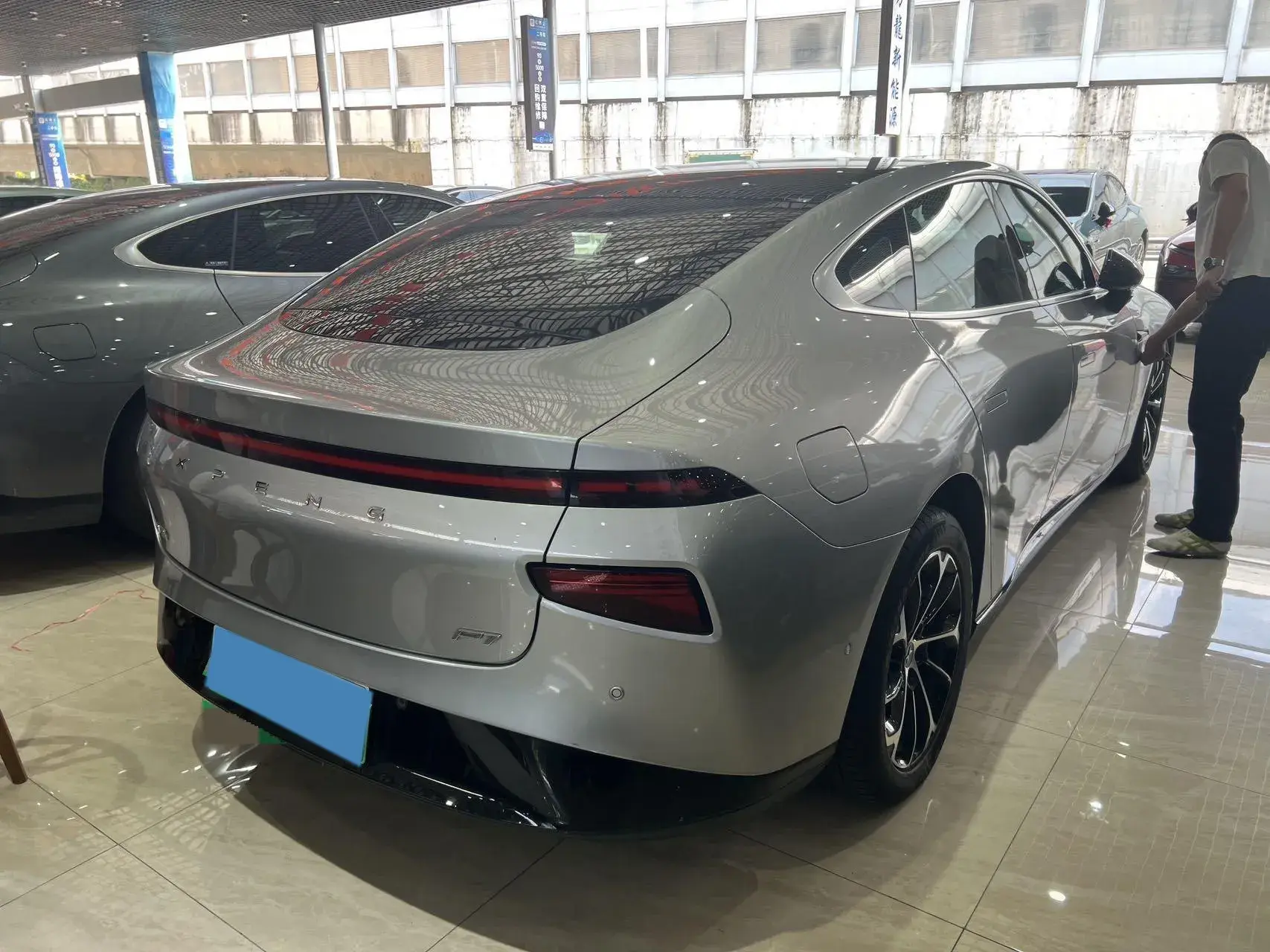 2020 XPENG P7 thumbnail 4